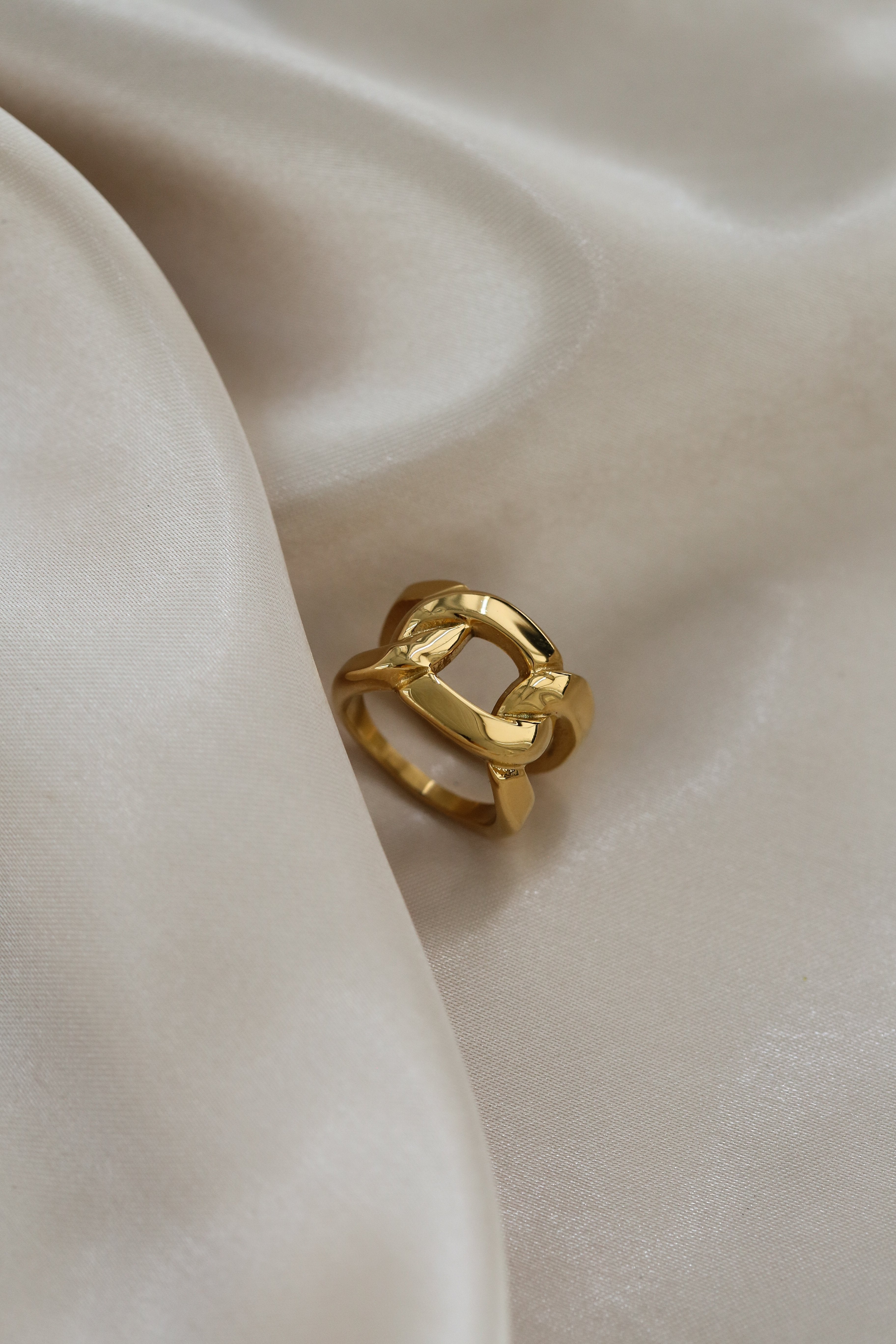 Elina Ring - Boutique Minimaliste has waterproof, durable, elegant and vintage inspired jewelry