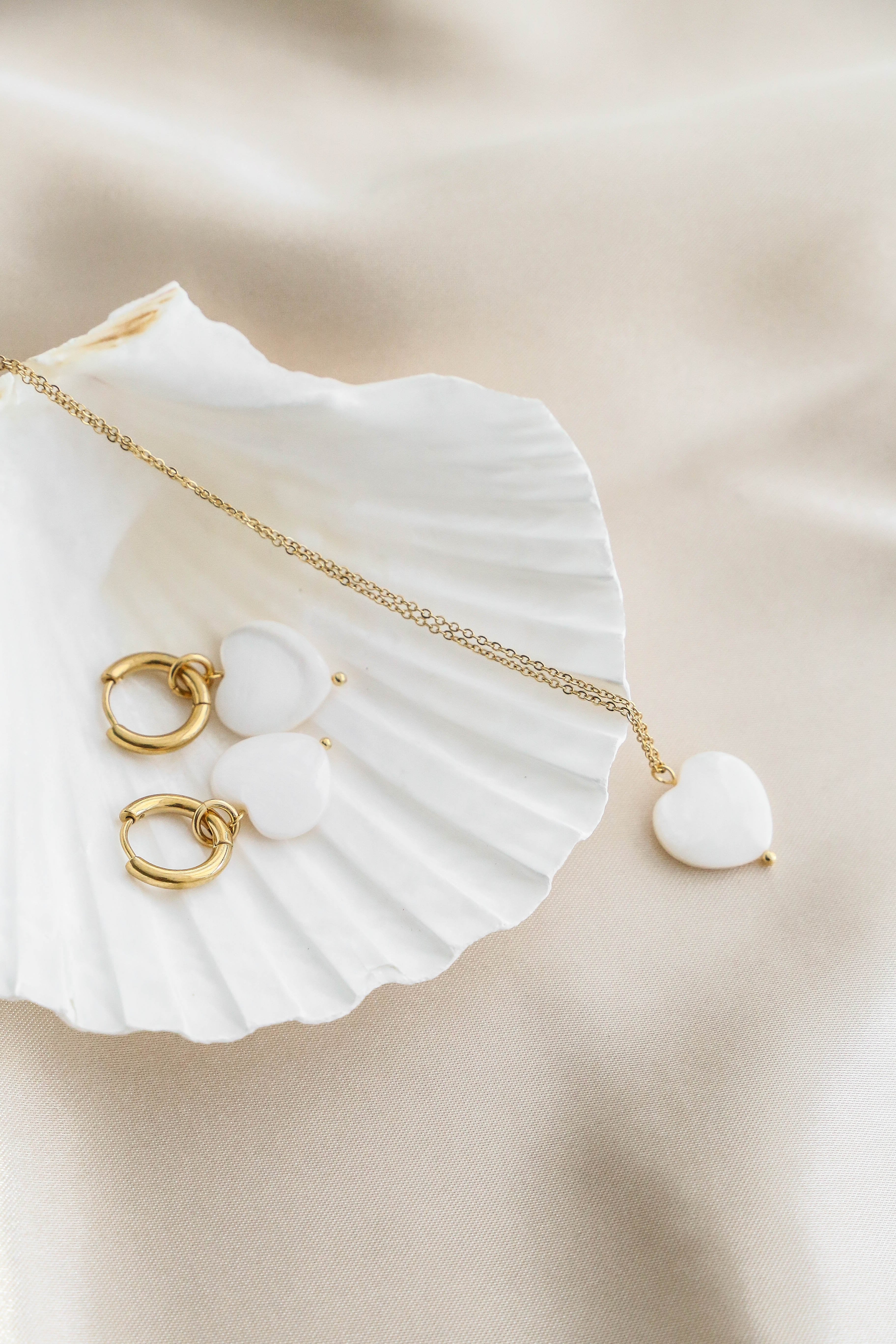 Emmeline Heart Necklace - Boutique Minimaliste has waterproof, durable, elegant and vintage inspired jewelry