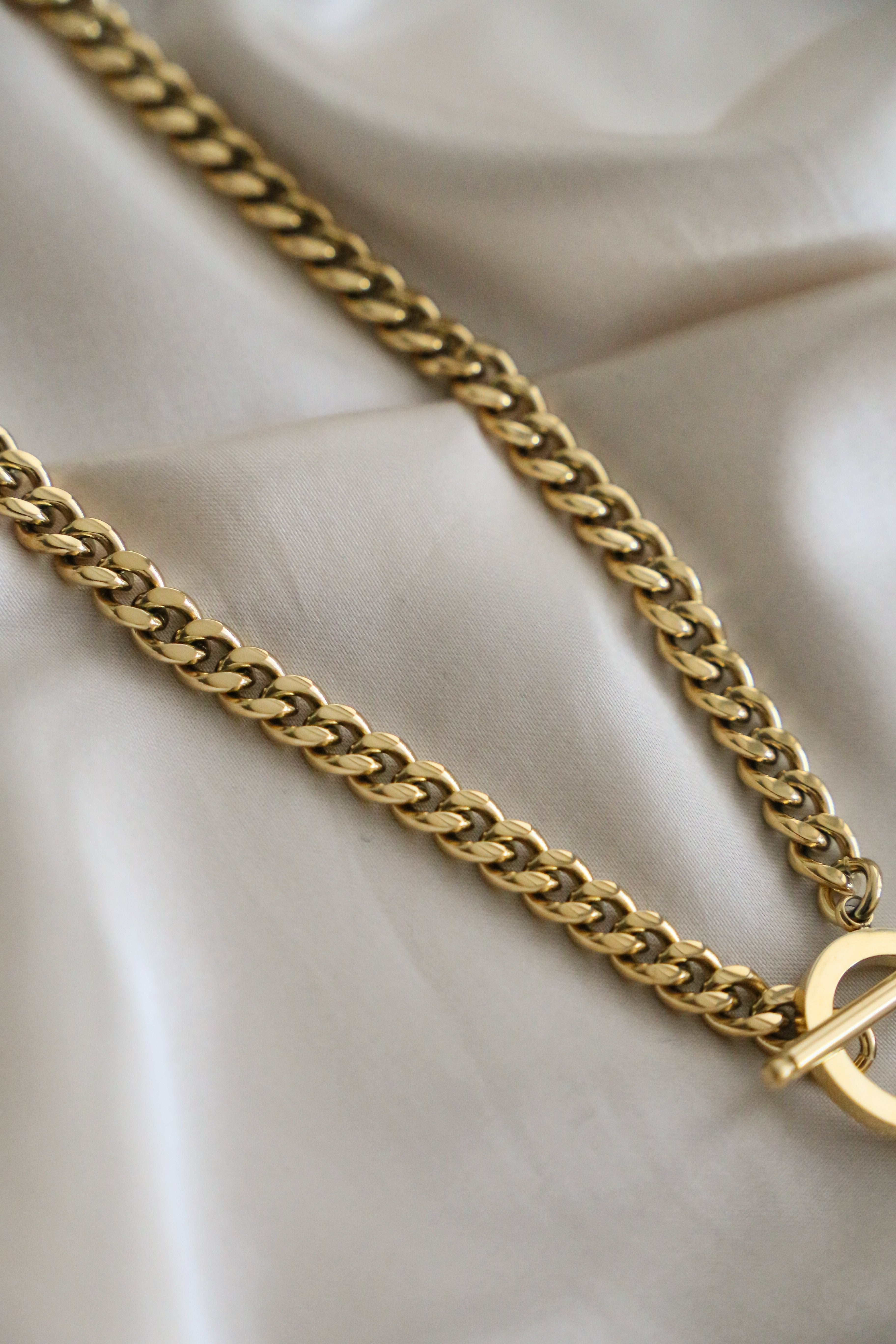 Essence Necklace - Boutique Minimaliste has waterproof, durable, elegant and vintage inspired jewelry