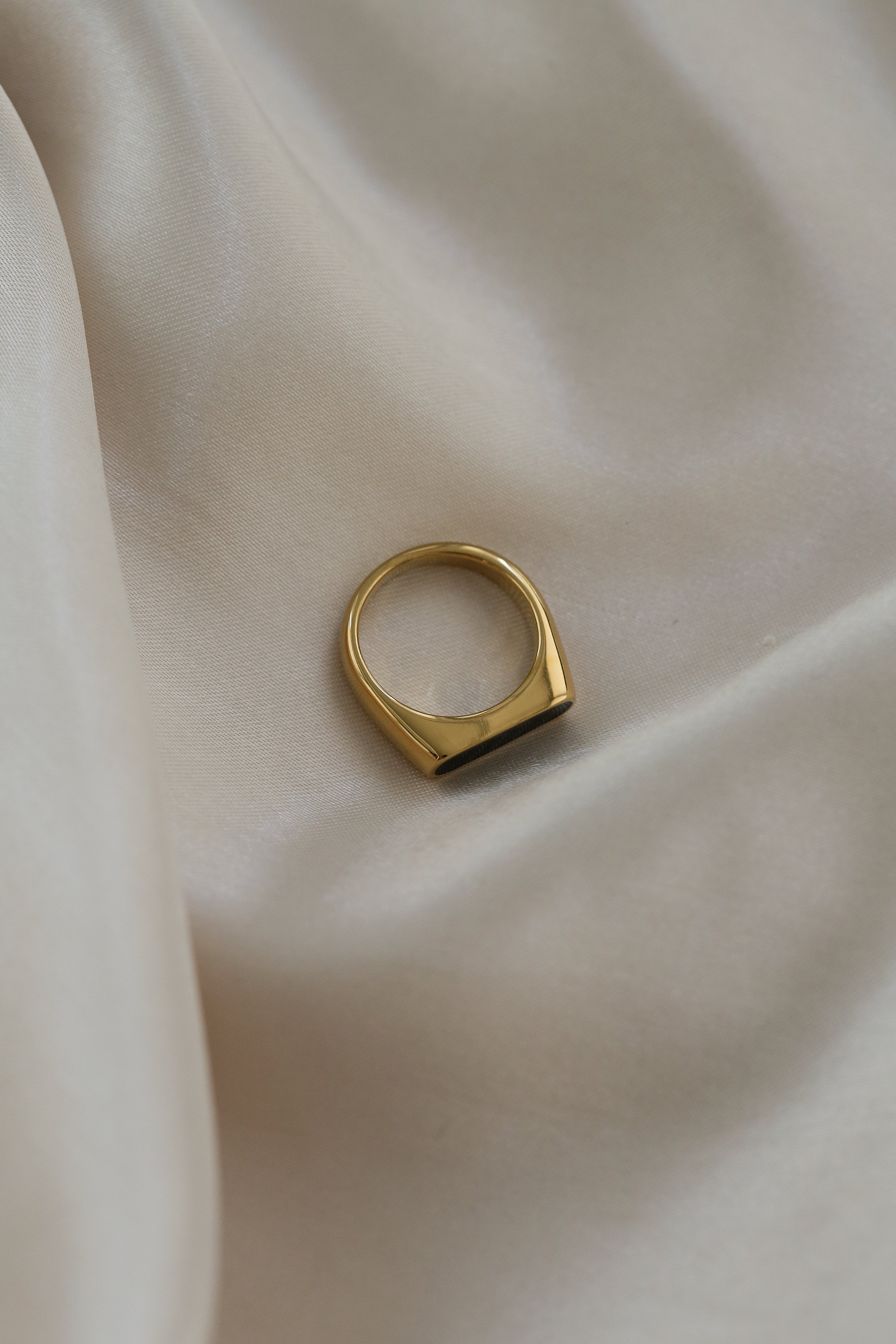 Esther Ring - Boutique Minimaliste has waterproof, durable, elegant and vintage inspired jewelry