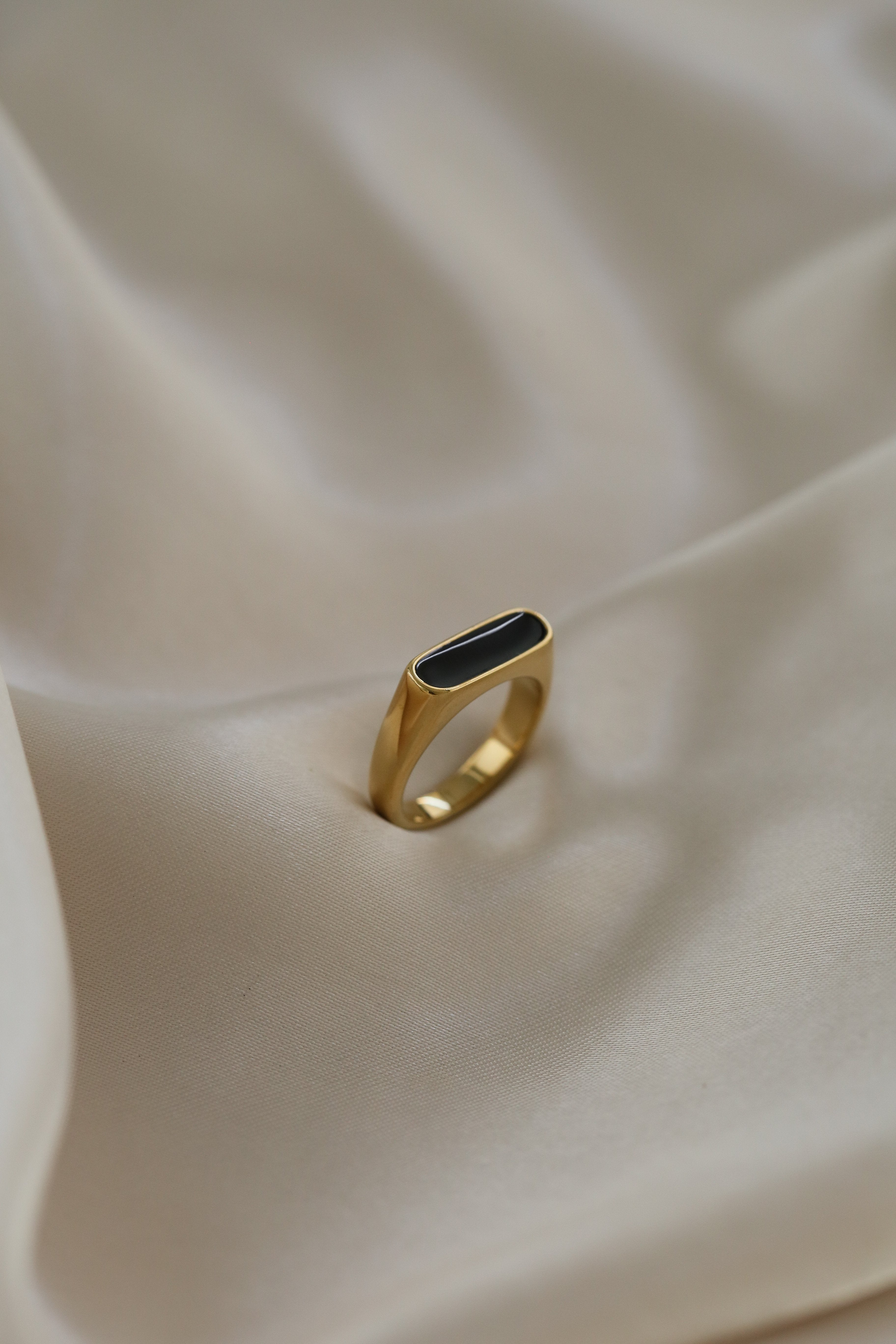 Esther Ring - Boutique Minimaliste has waterproof, durable, elegant and vintage inspired jewelry