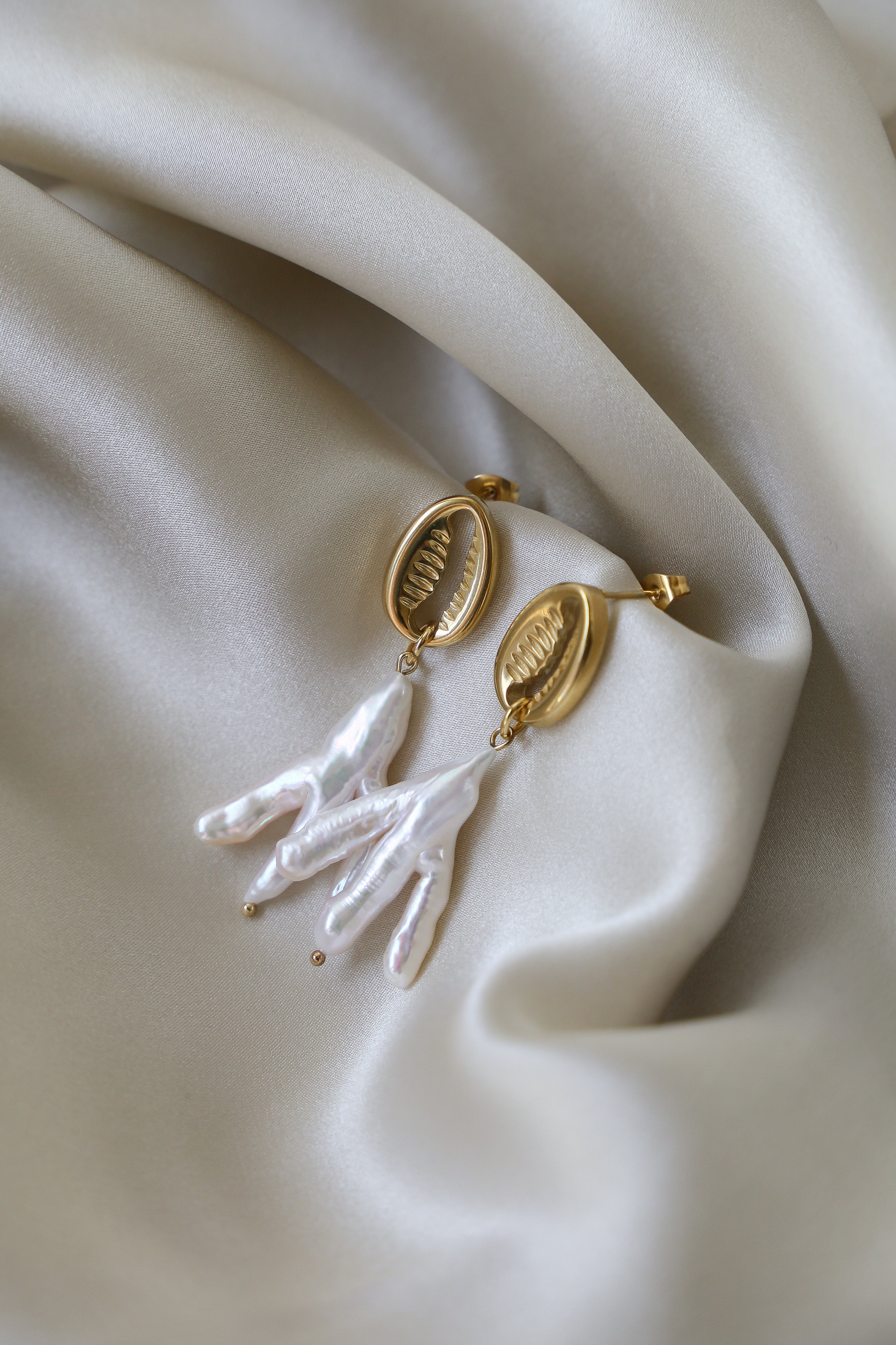 Febe Earrings - Boutique Minimaliste has waterproof, durable, elegant and vintage inspired jewelry