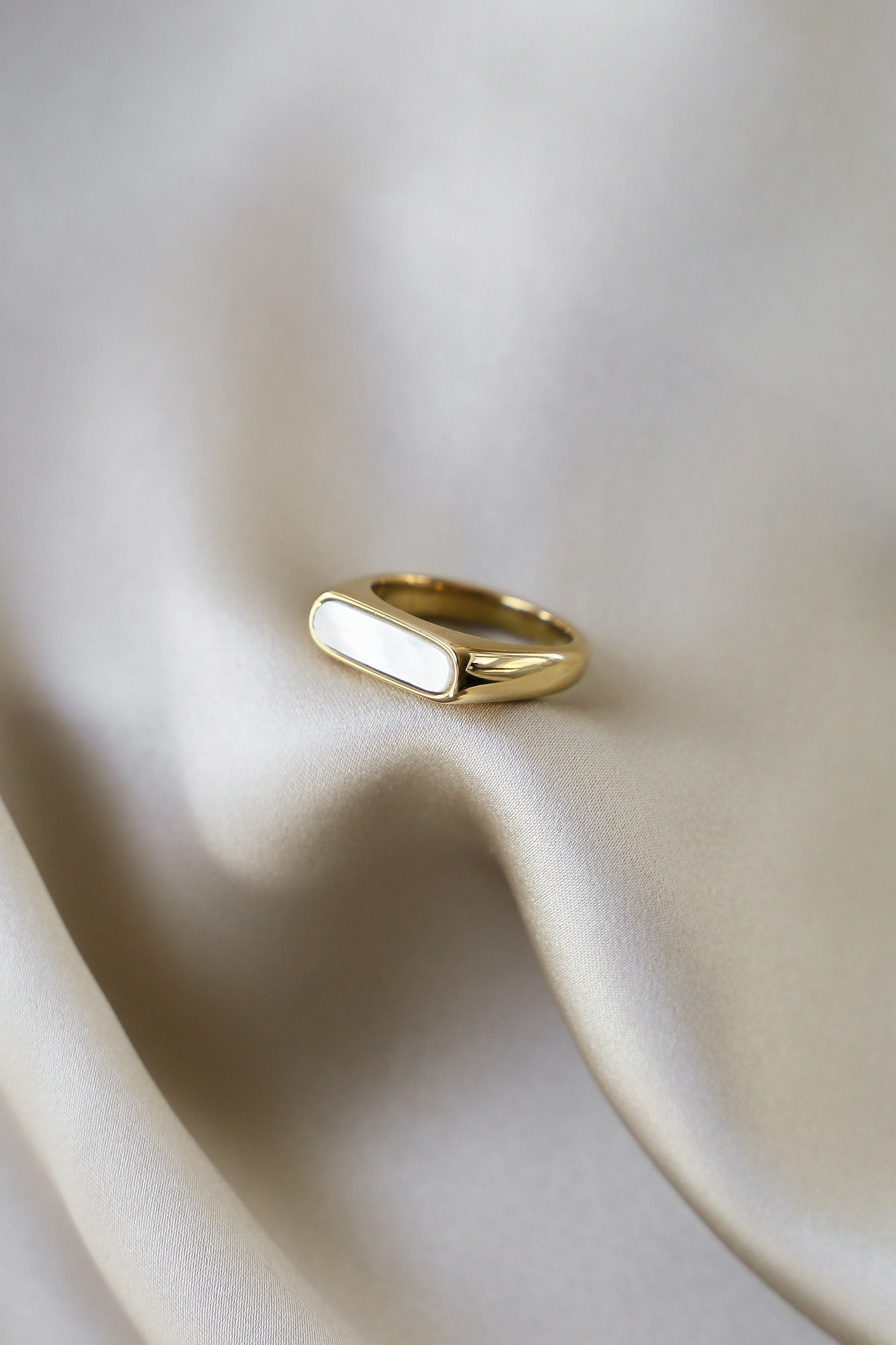 Felicia Ring - Boutique Minimaliste has waterproof, durable, elegant and vintage inspired jewelry