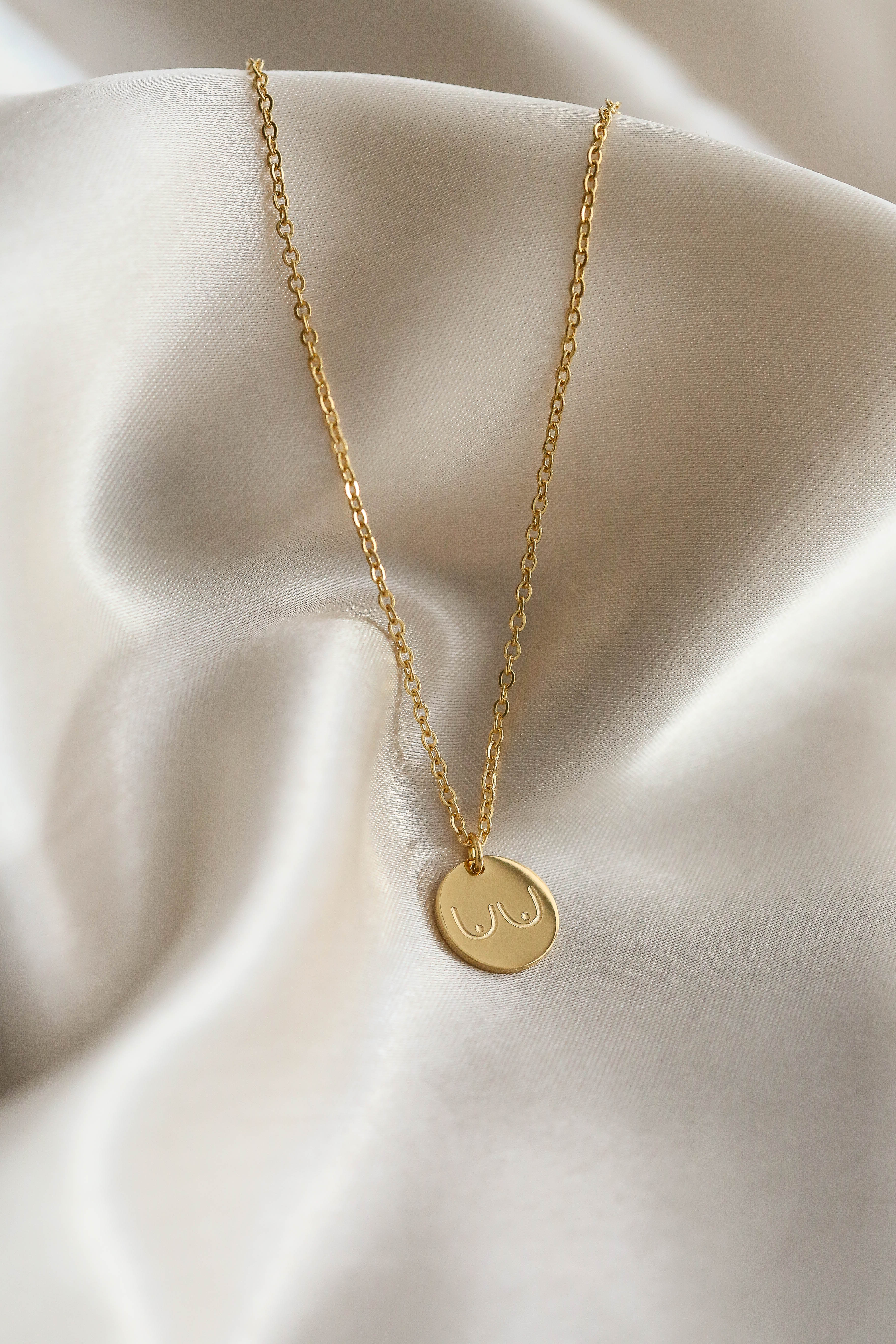 Femme Necklace - Boutique Minimaliste has waterproof, durable, elegant and vintage inspired jewelry