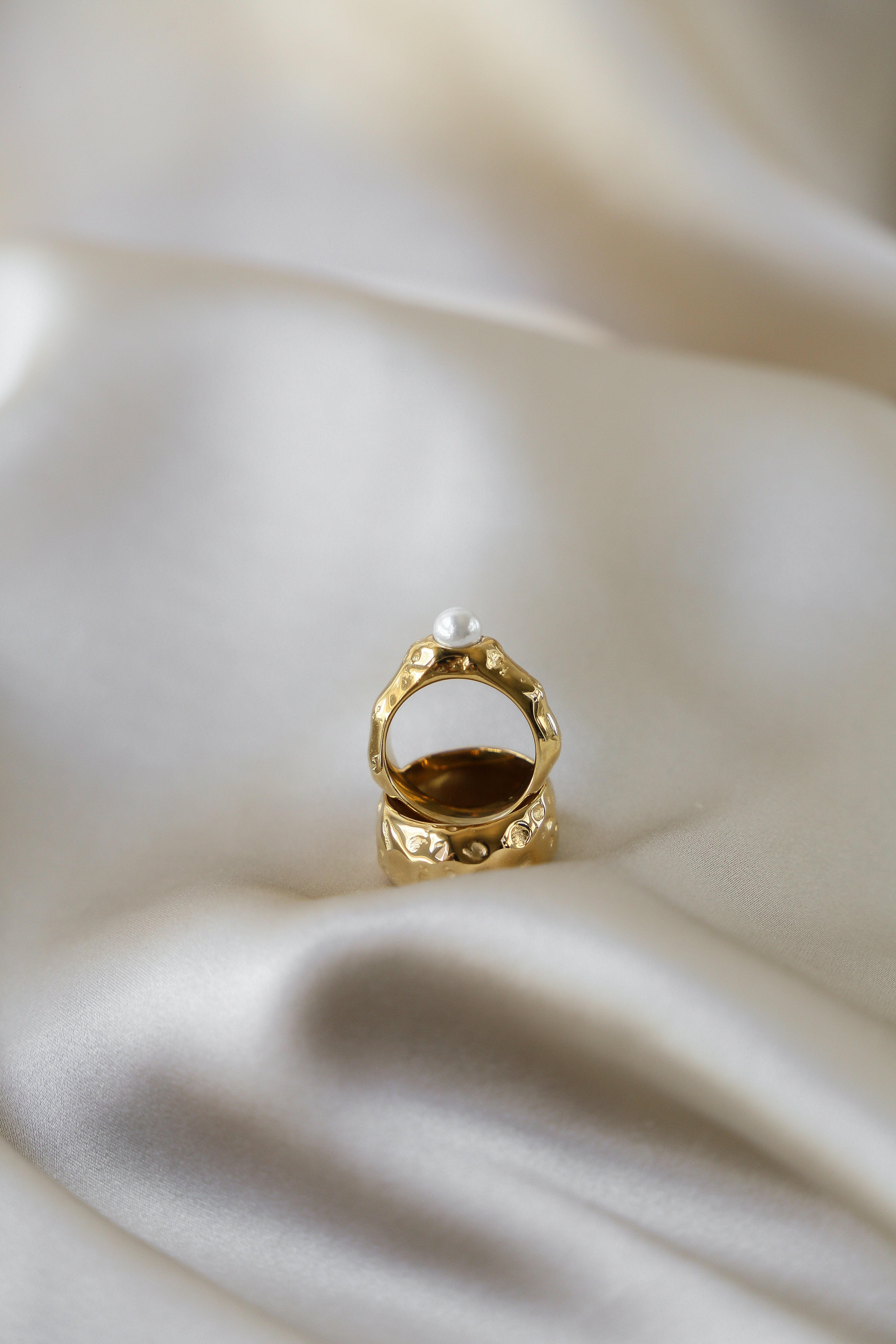 Filippa Ring - Boutique Minimaliste has waterproof, durable, elegant and vintage inspired jewelry