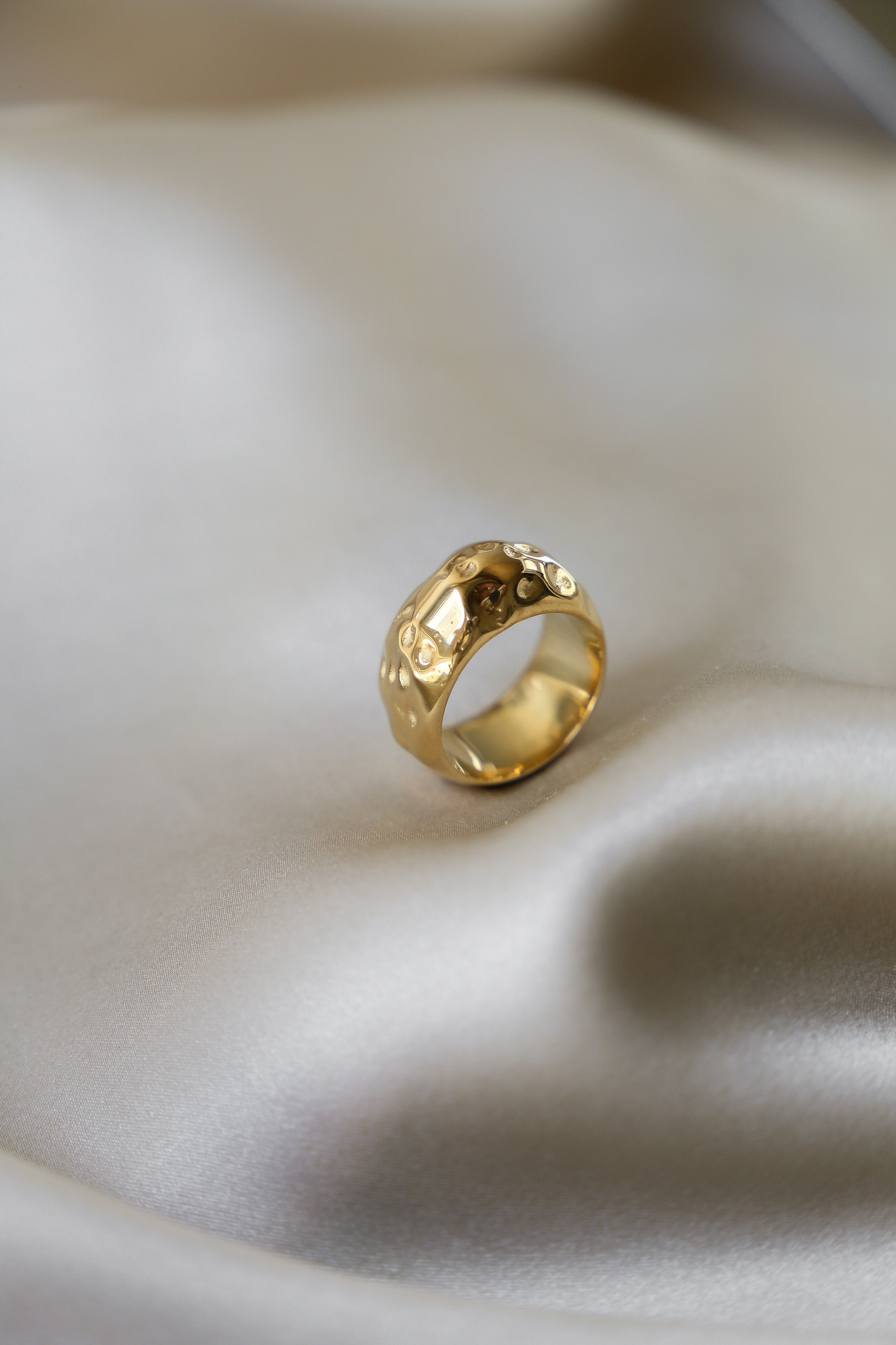 Fiona Ring - Boutique Minimaliste has waterproof, durable, elegant and vintage inspired jewelry