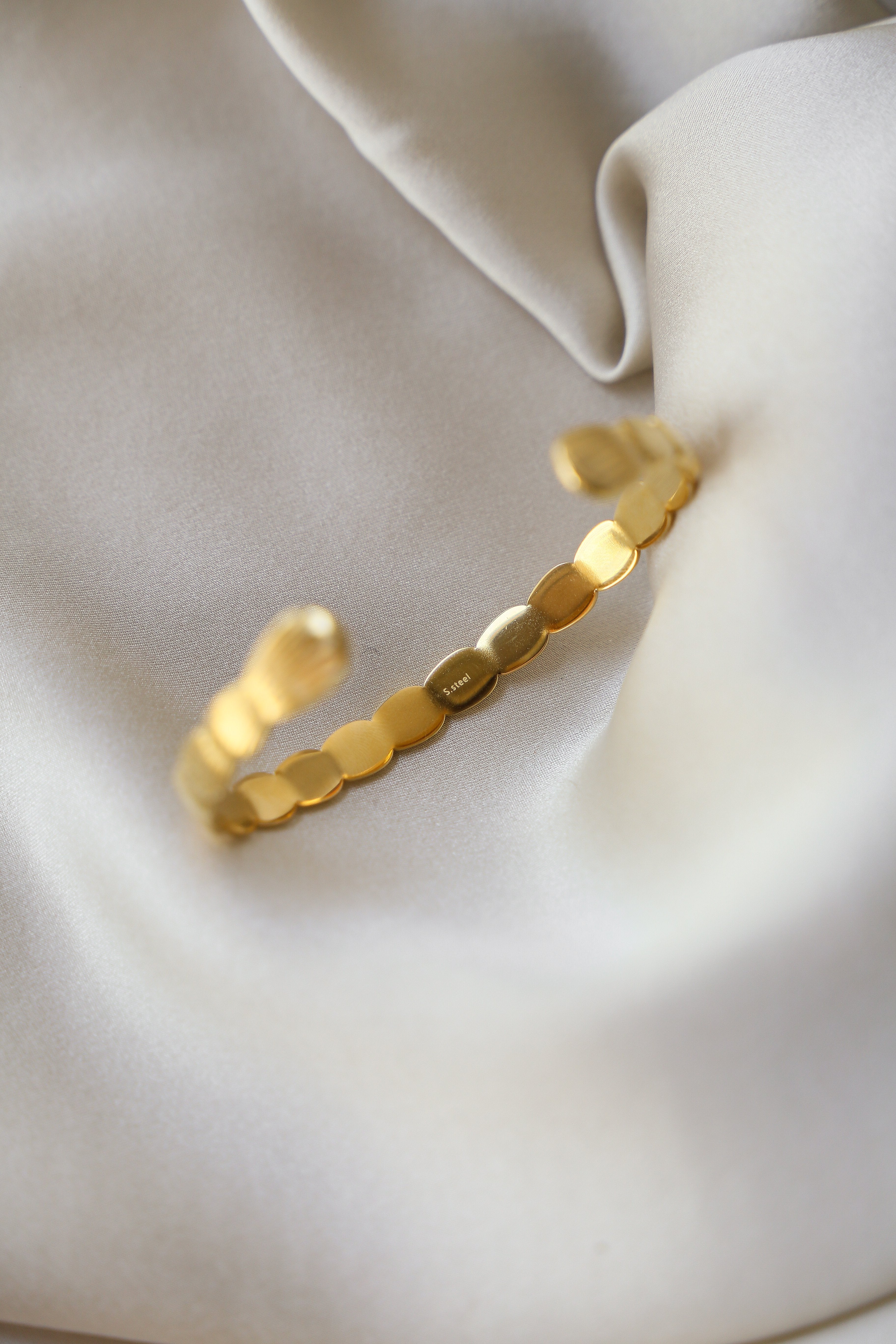 Fleur Cuff - Boutique Minimaliste has waterproof, durable, elegant and vintage inspired jewelry