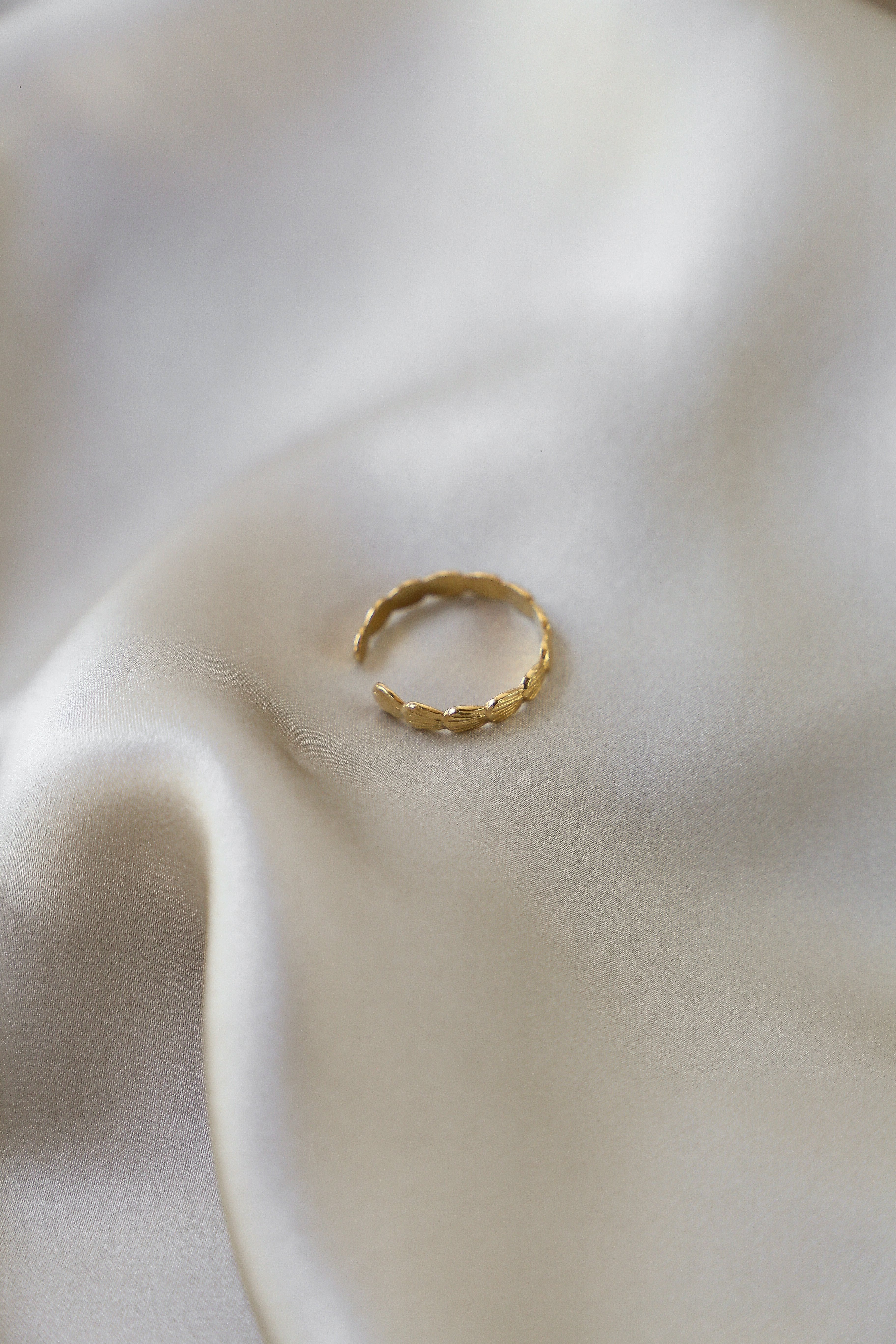 Fleur Ring - Boutique Minimaliste has waterproof, durable, elegant and vintage inspired jewelry