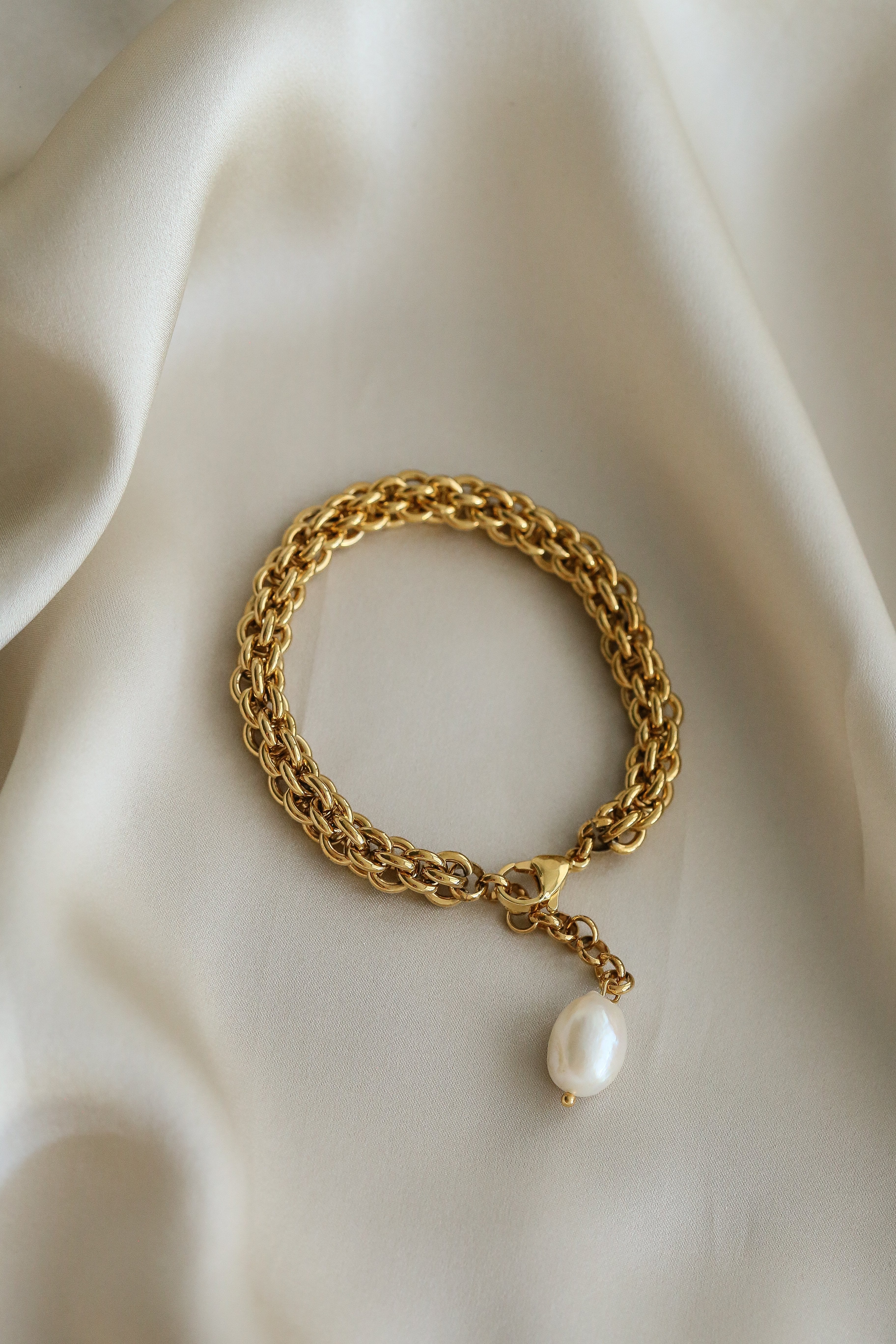 Gemma Bracelet - Boutique Minimaliste has waterproof, durable, elegant and vintage inspired jewelry