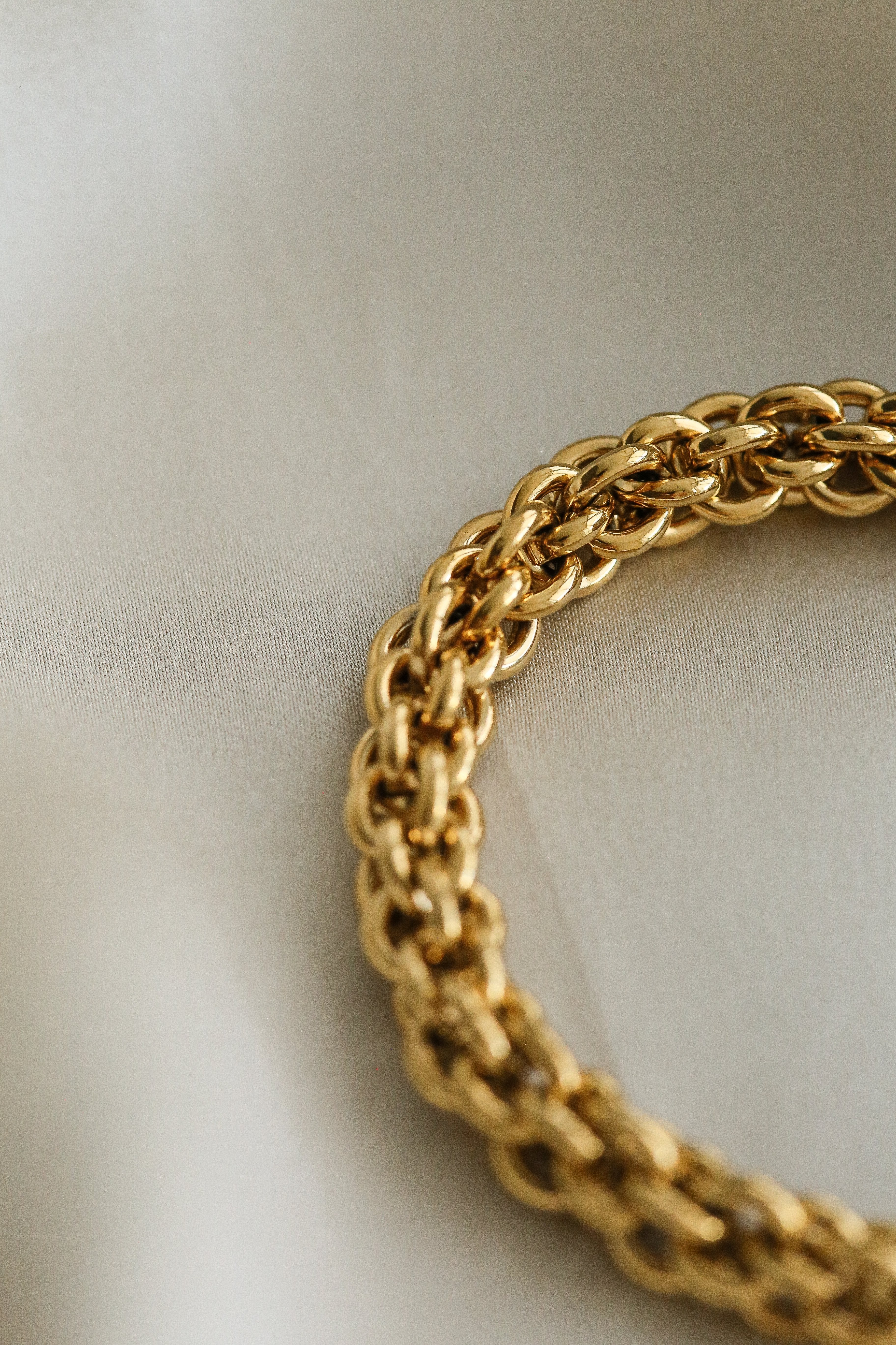 Gemma Bracelet - Boutique Minimaliste has waterproof, durable, elegant and vintage inspired jewelry