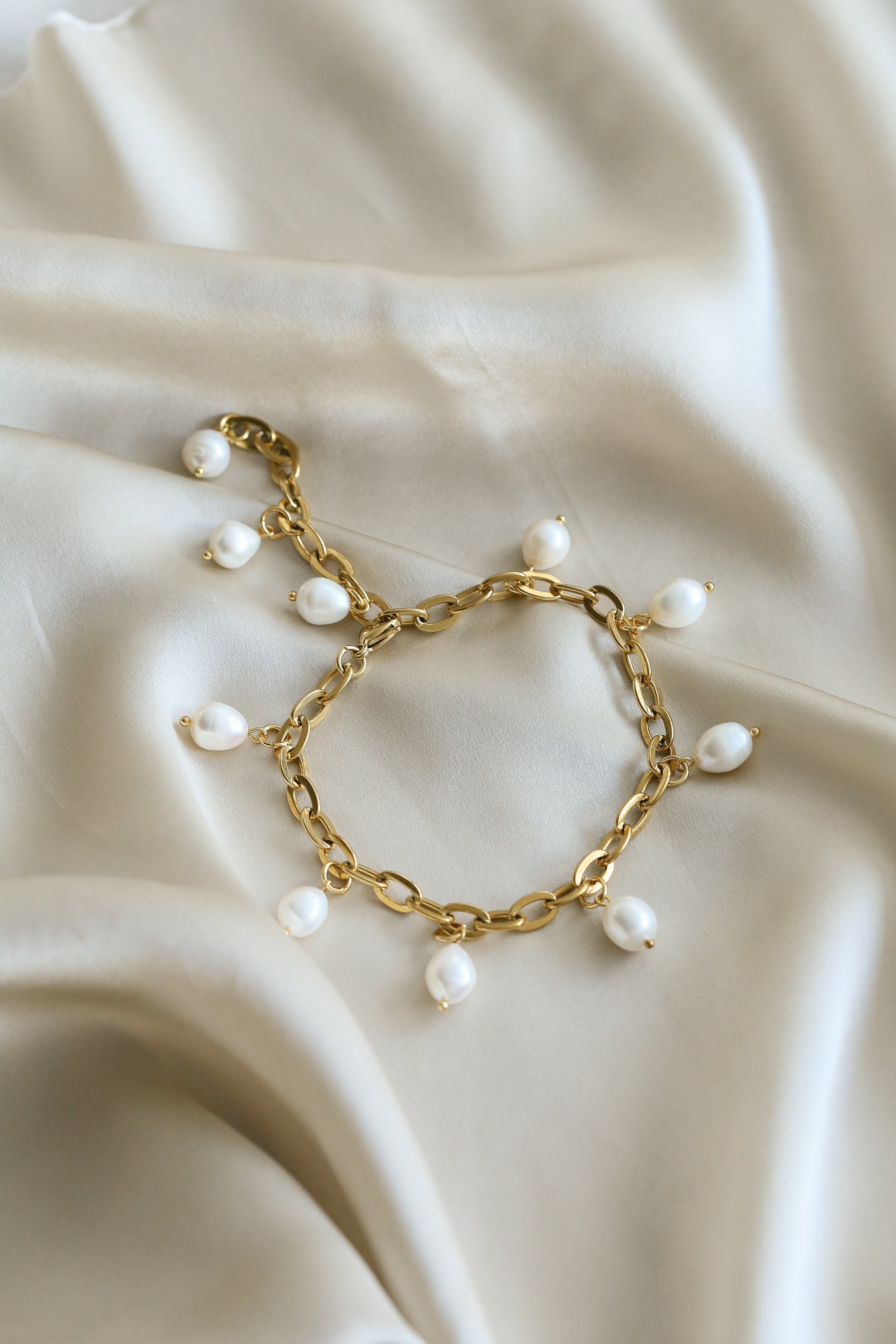 Geneviève Anklet - Boutique Minimaliste has waterproof, durable, elegant and vintage inspired jewelry