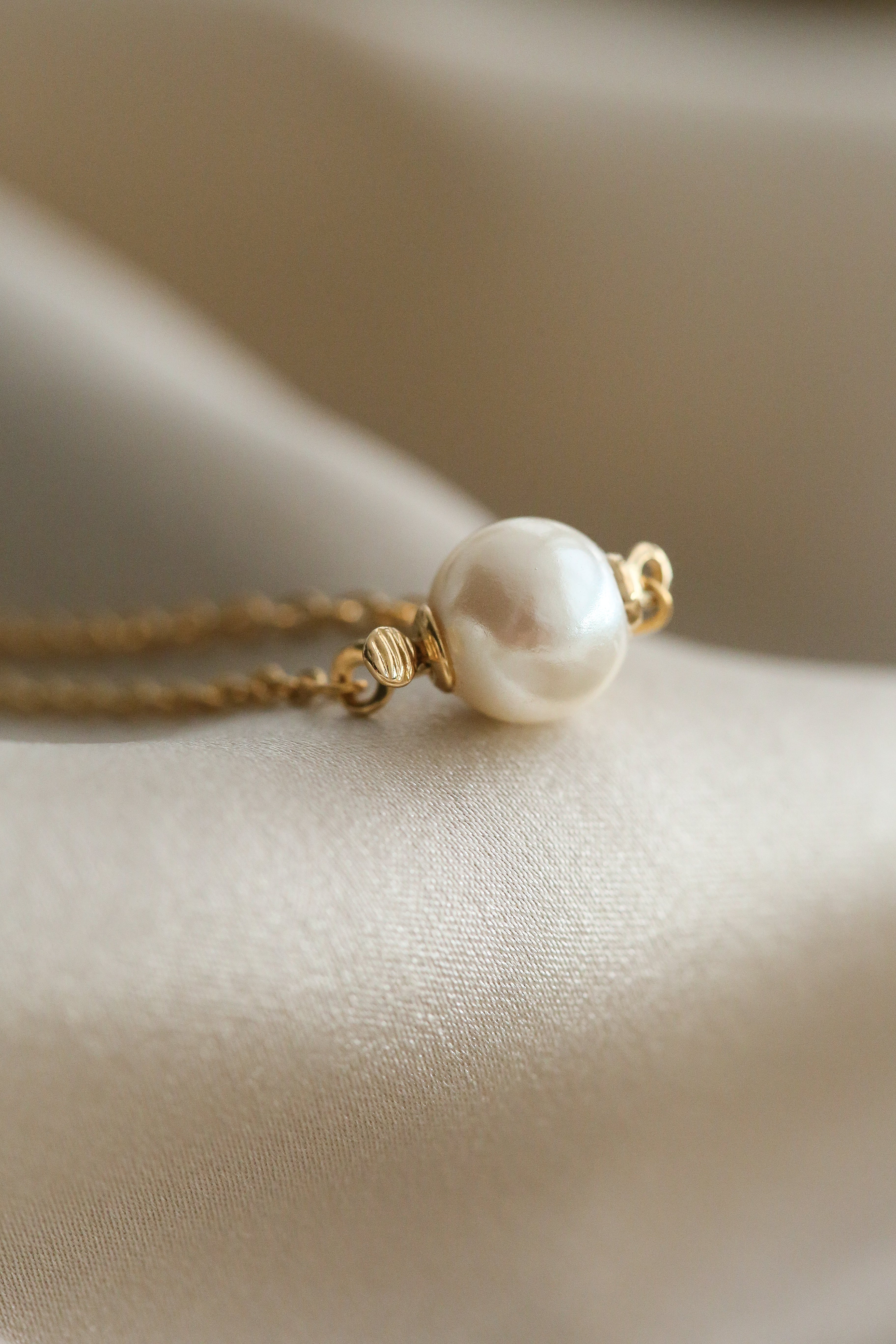 Genuine Vintage Pearl Necklace - Boutique Minimaliste has waterproof, durable, elegant and vintage inspired jewelry