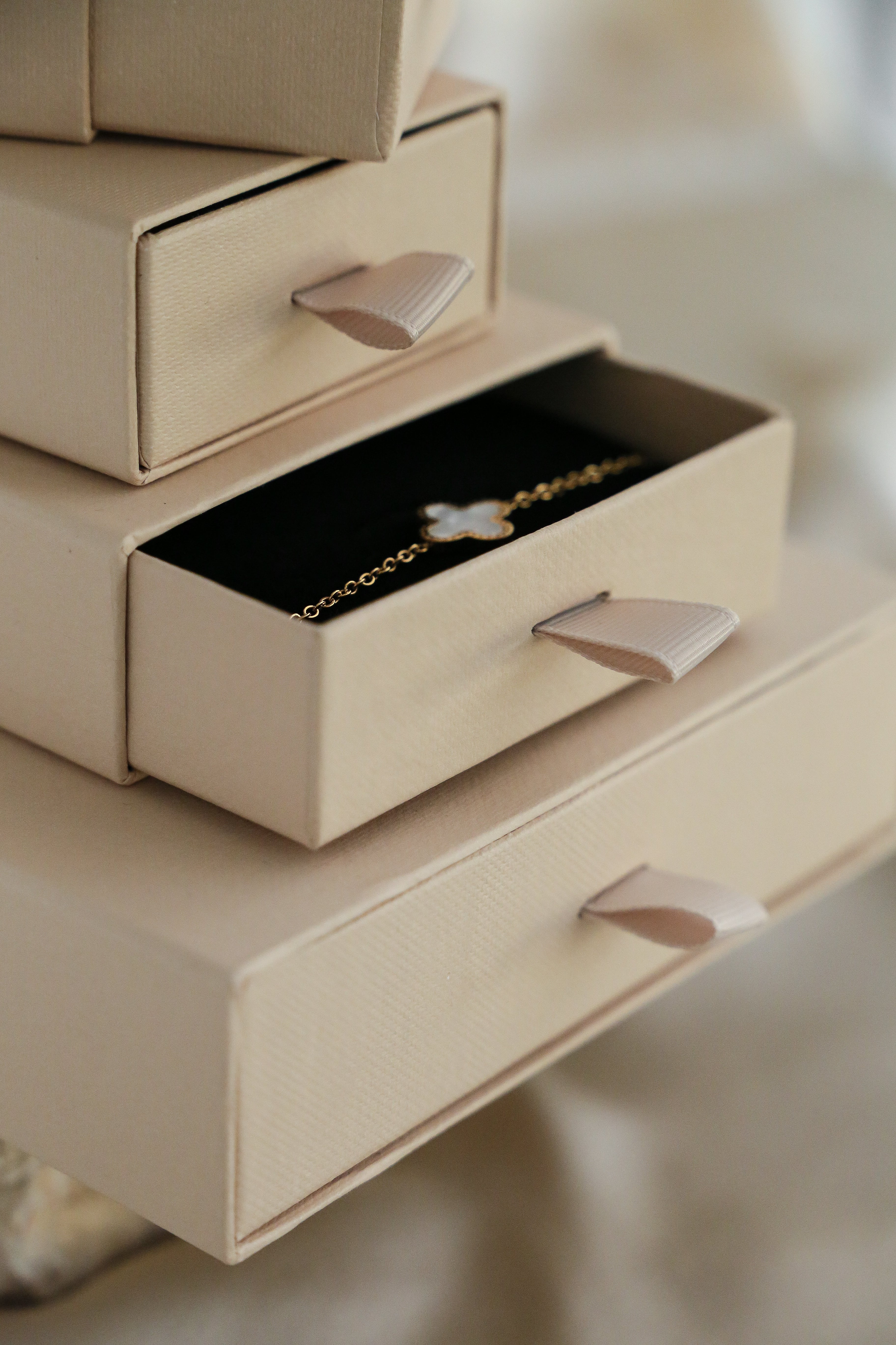 Gift Box - Boutique Minimaliste has waterproof, durable, elegant and vintage inspired jewelry