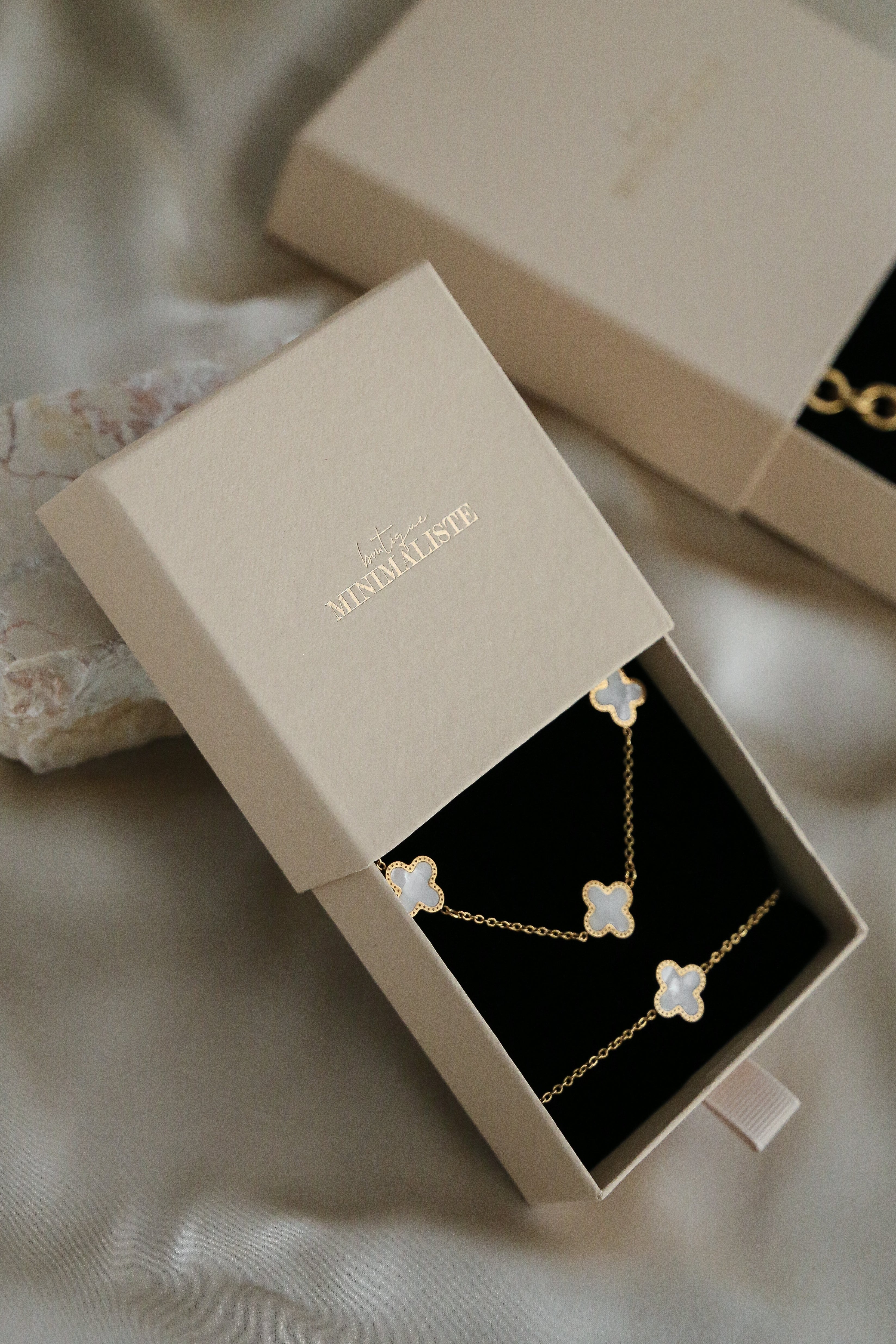 Gift Box - Boutique Minimaliste has waterproof, durable, elegant and vintage inspired jewelry