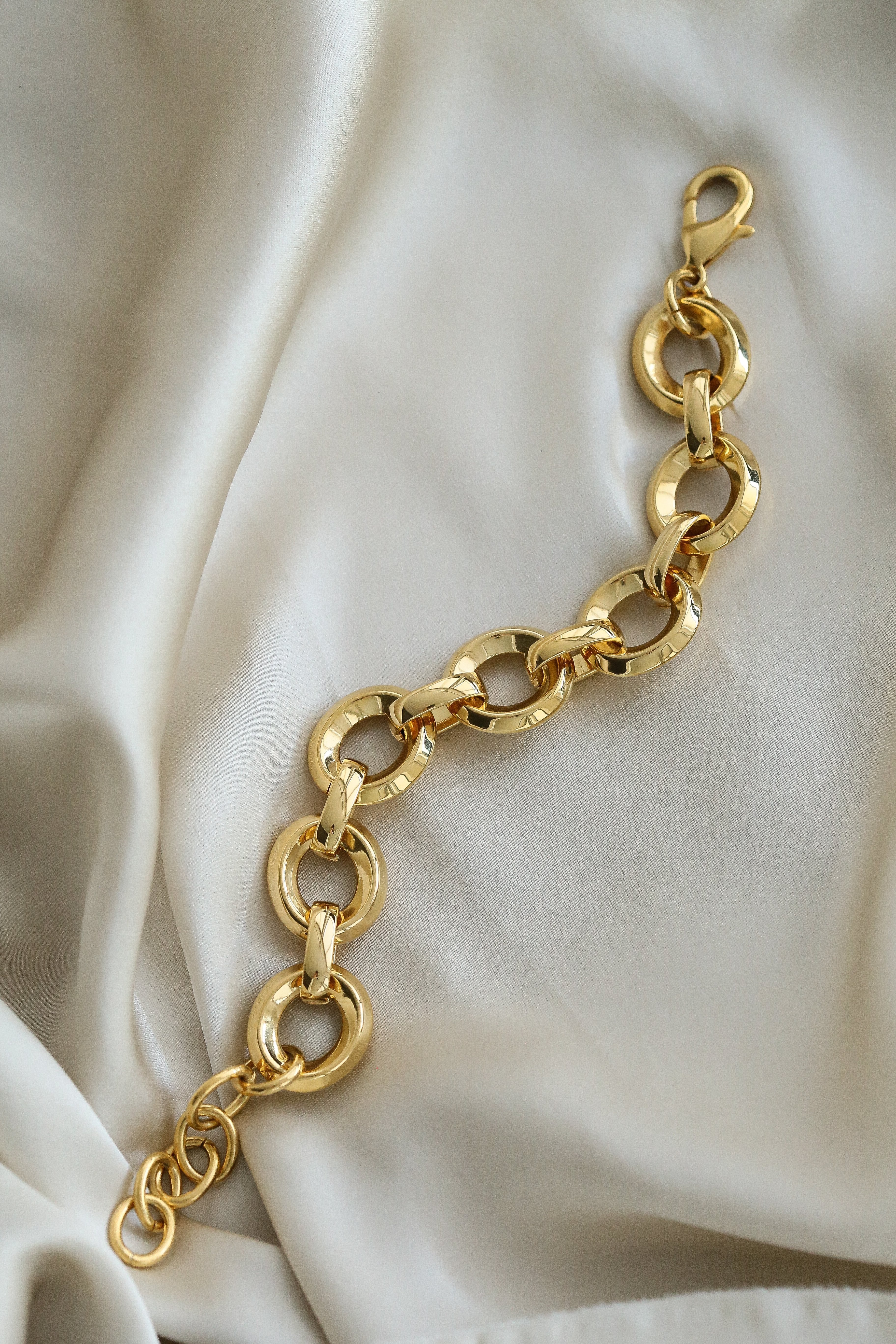 Gladys Bracelet - Boutique Minimaliste has waterproof, durable, elegant and vintage inspired jewelry