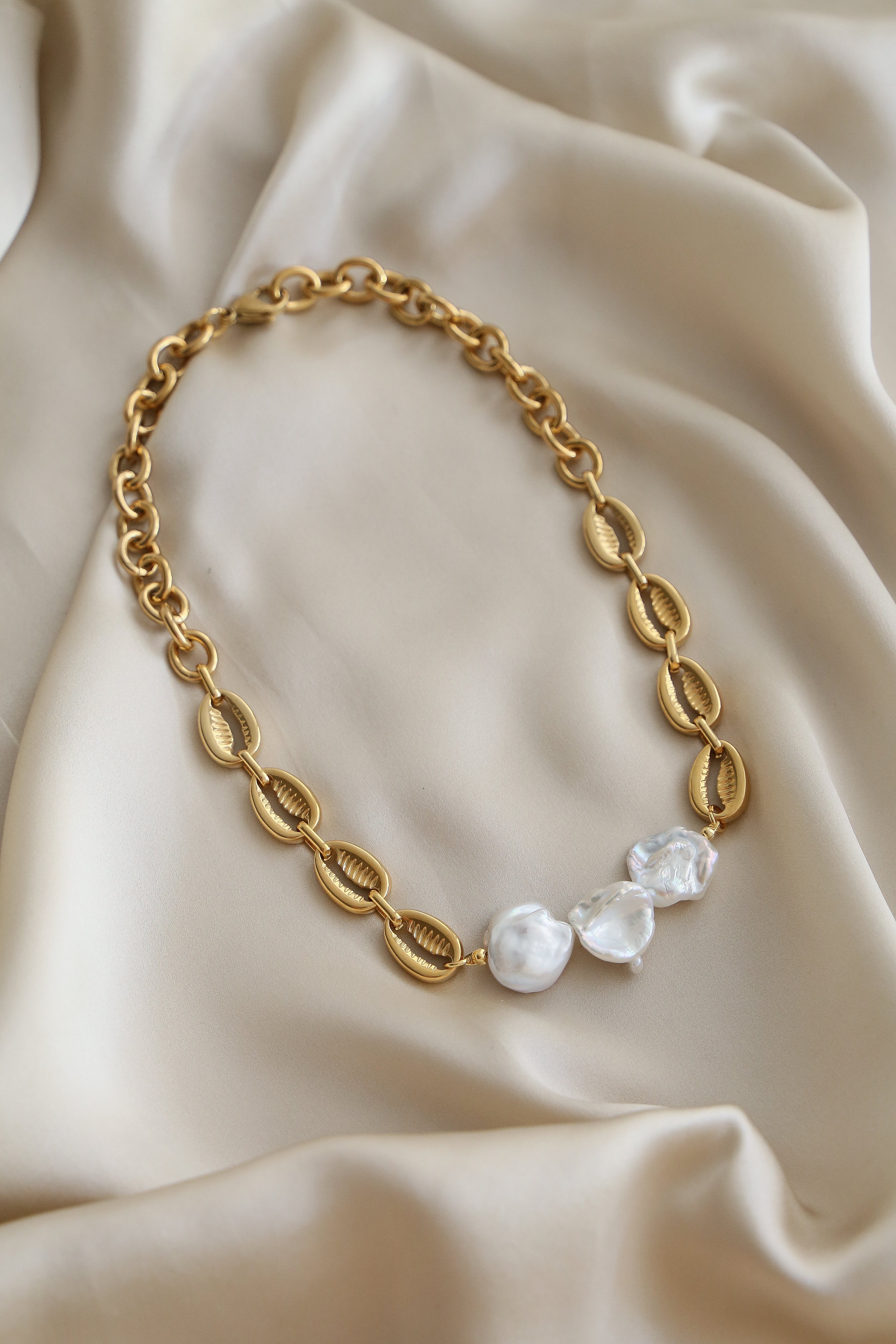 Grace Necklace - Boutique Minimaliste has waterproof, durable, elegant and vintage inspired jewelry