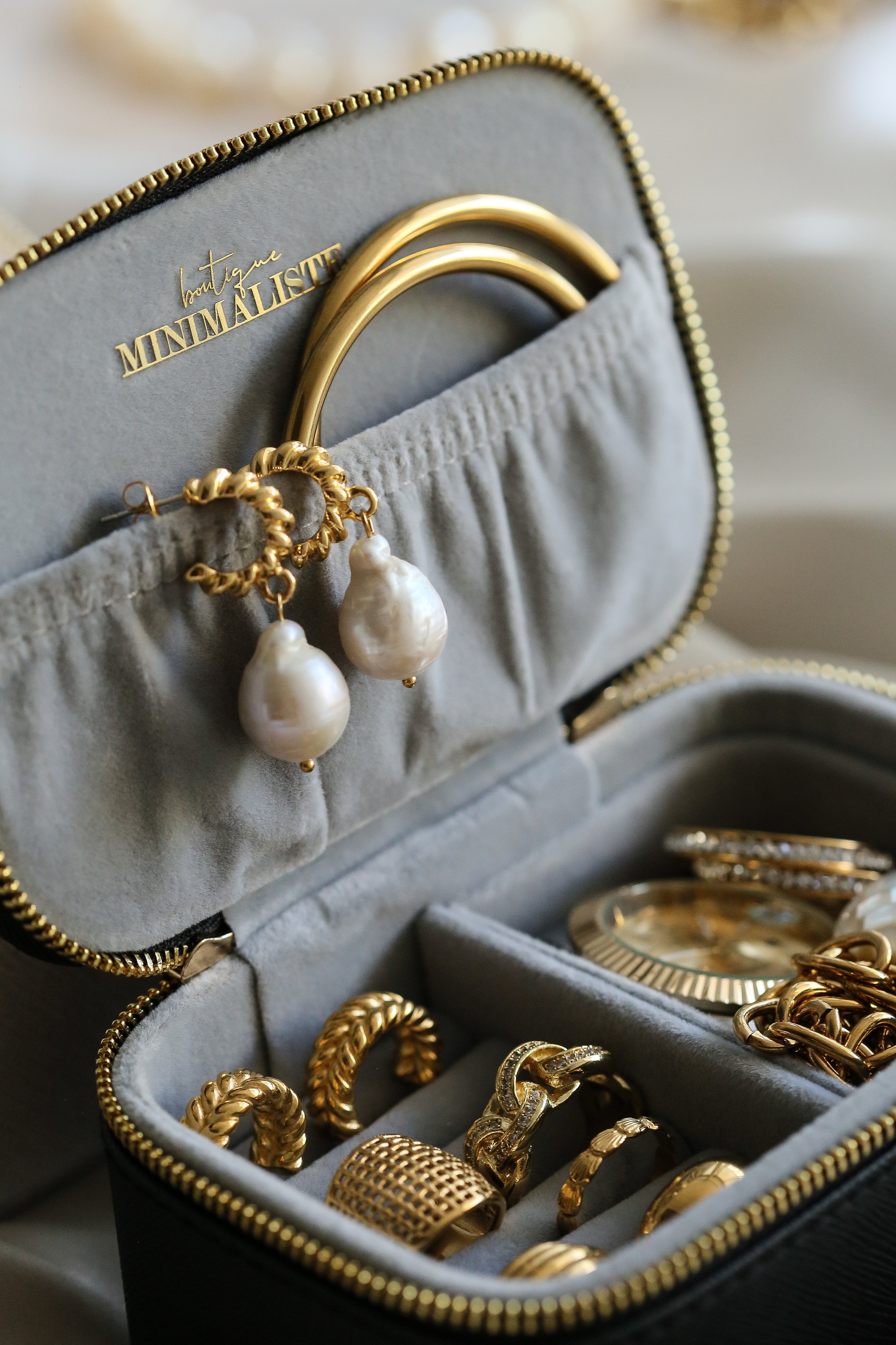 Greta Jewelry Travel Case - Boutique Minimaliste has waterproof, durable, elegant and vintage inspired jewelry