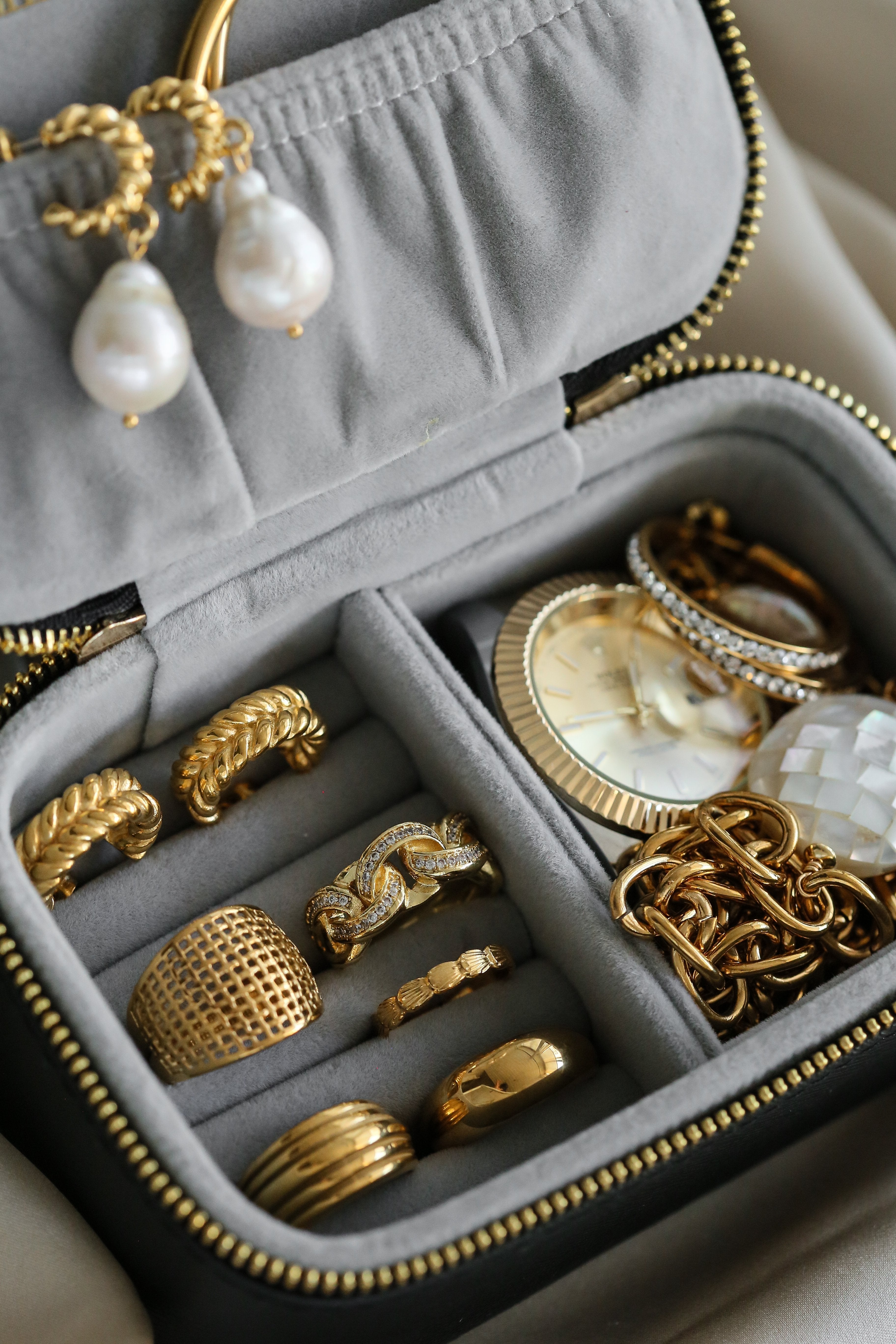 Greta Jewelry Travel Case - Boutique Minimaliste has waterproof, durable, elegant and vintage inspired jewelry