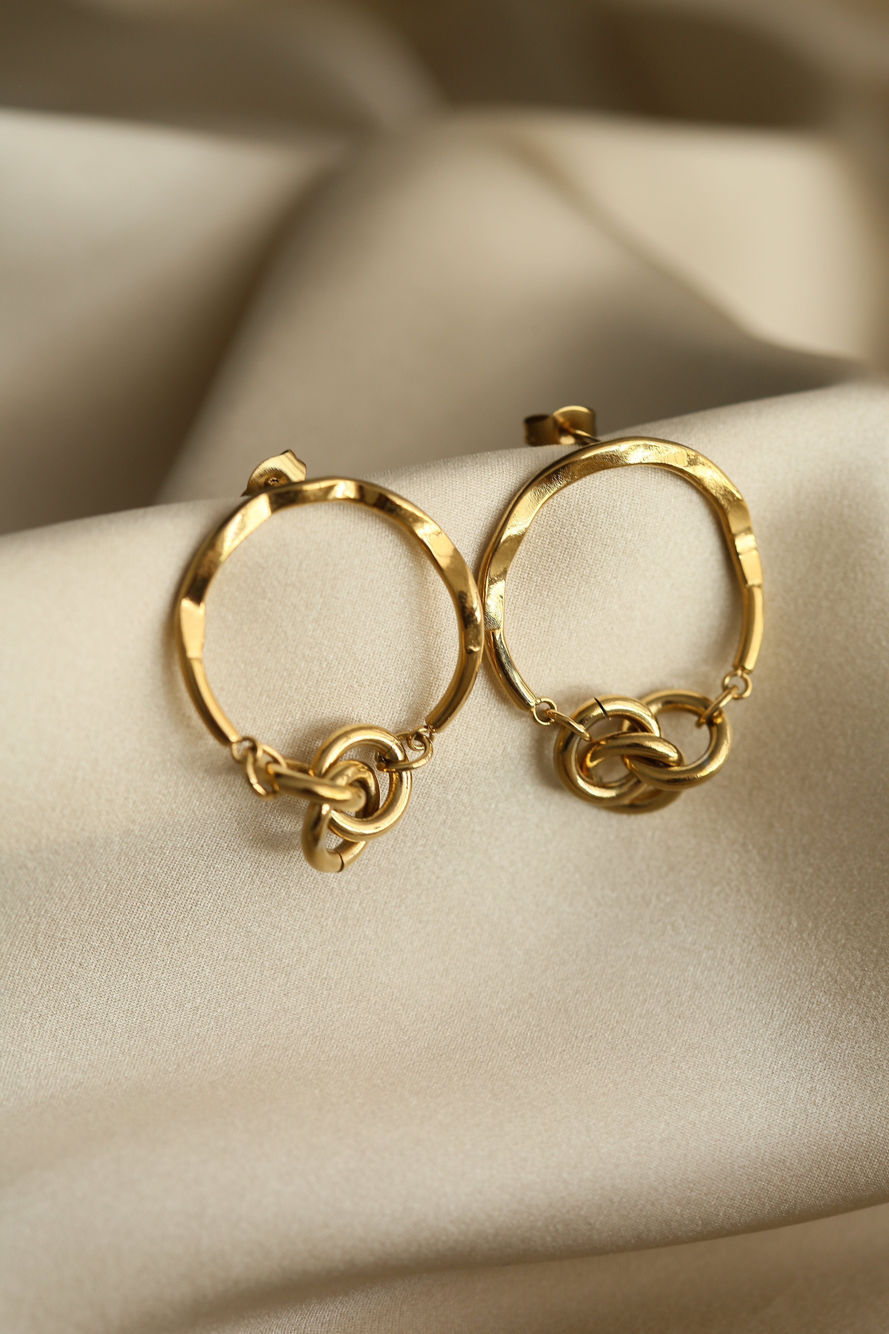 Heaven Earrings - Boutique Minimaliste has waterproof, durable, elegant and vintage inspired jewelry