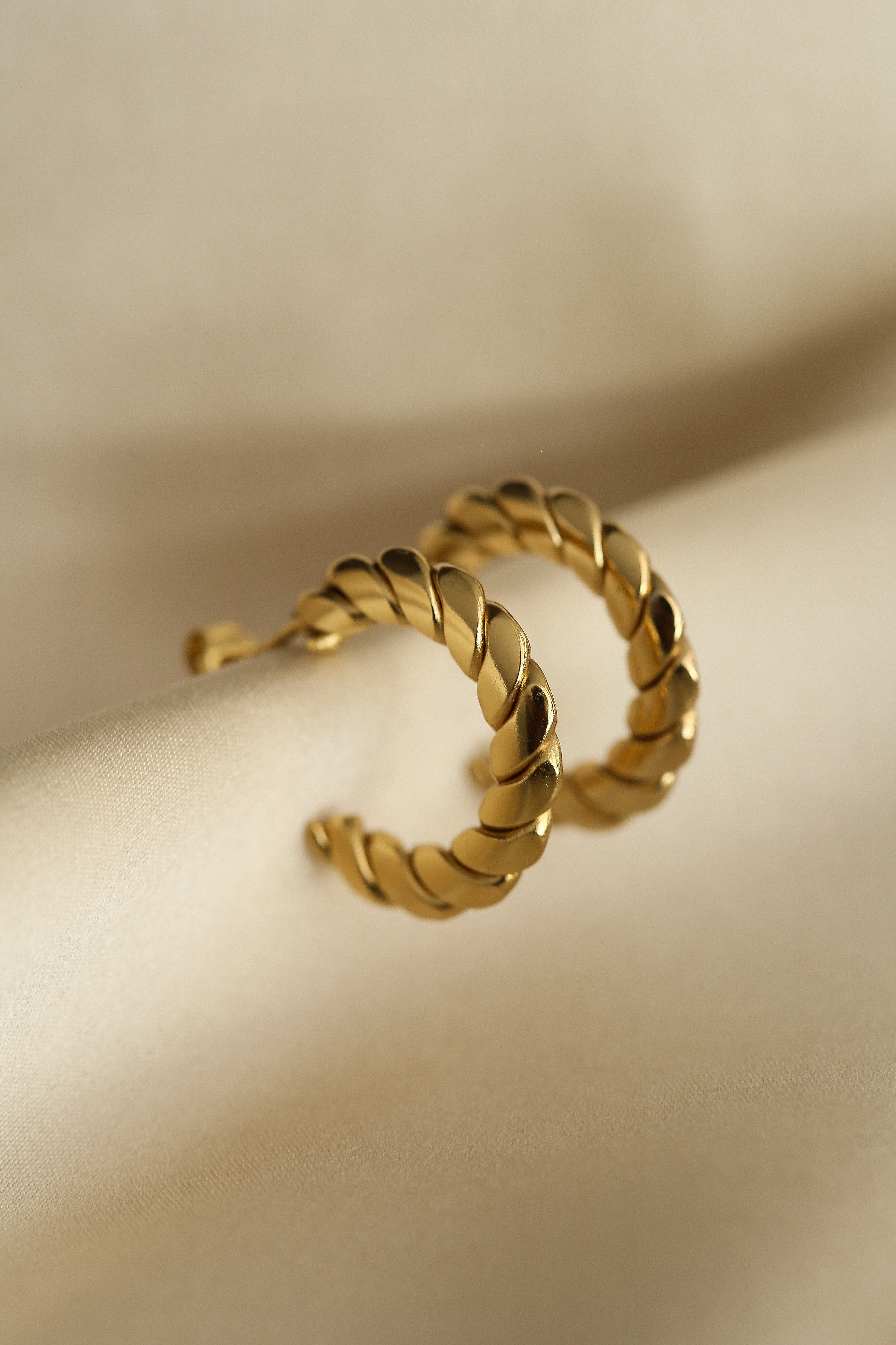 Hedda Hoop Earrings - Boutique Minimaliste has waterproof, durable, elegant and vintage inspired jewelry