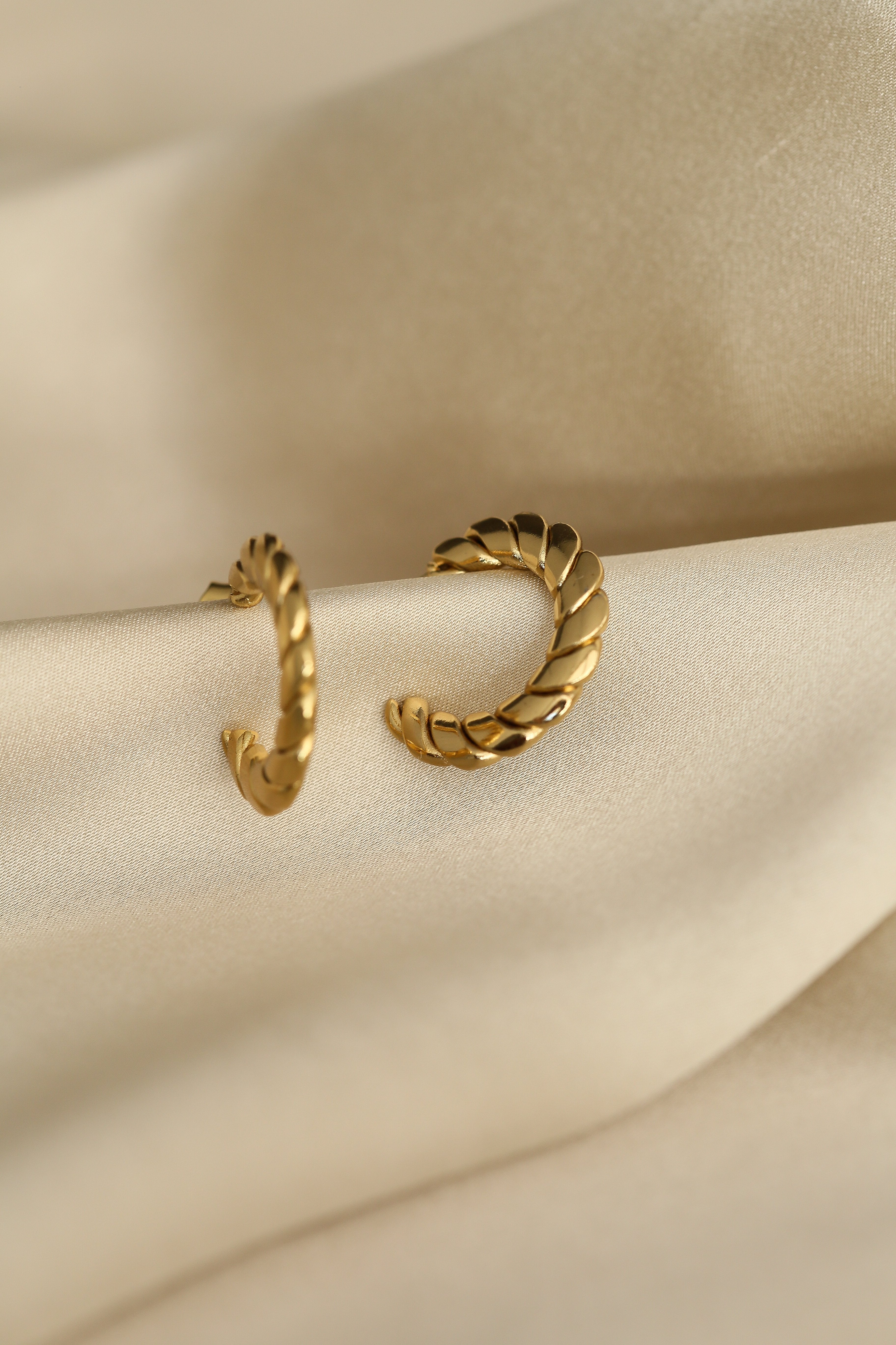 Hedda Hoop Earrings - Boutique Minimaliste has waterproof, durable, elegant and vintage inspired jewelry