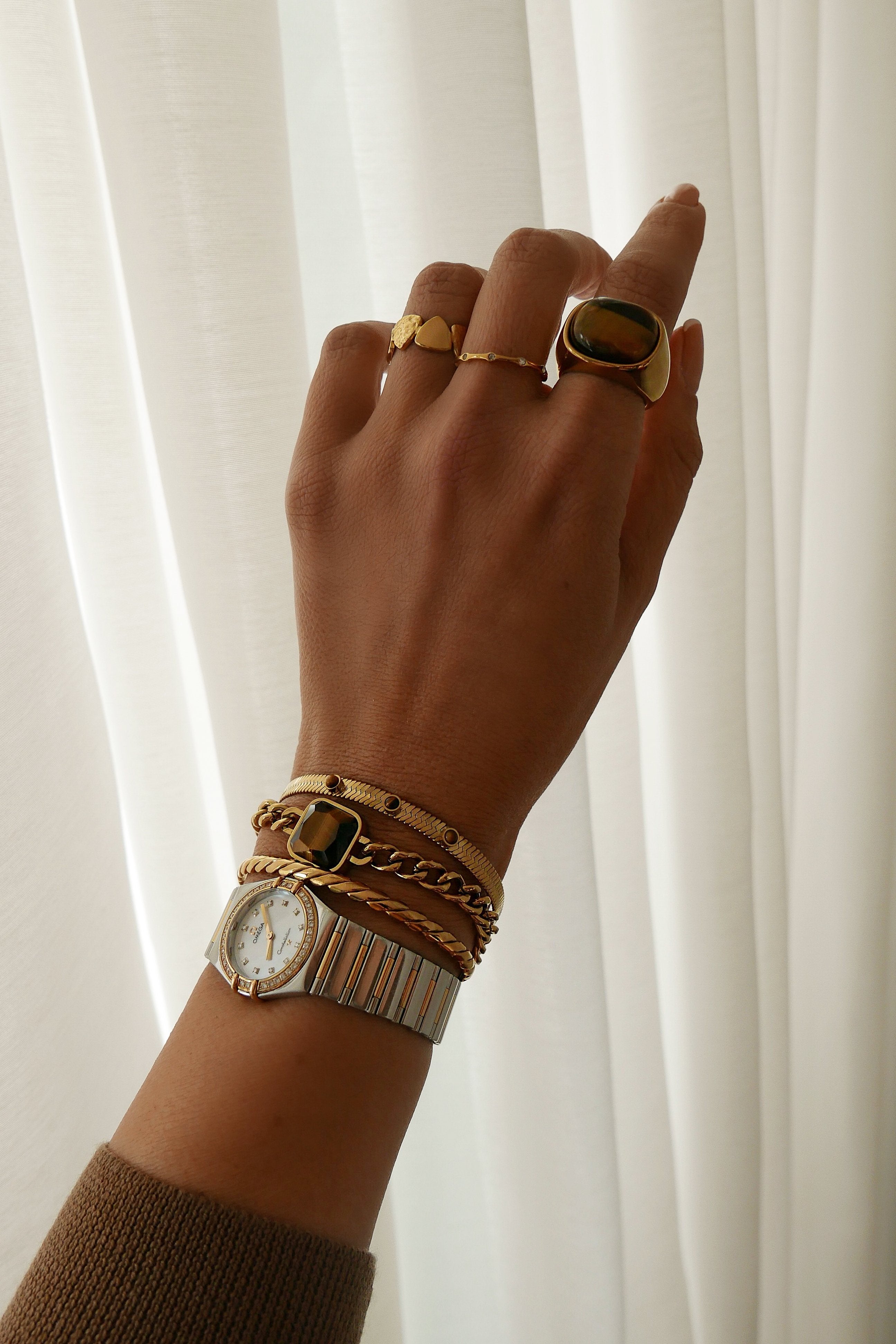 Heddie Cuff - Boutique Minimaliste has waterproof, durable, elegant and vintage inspired jewelry