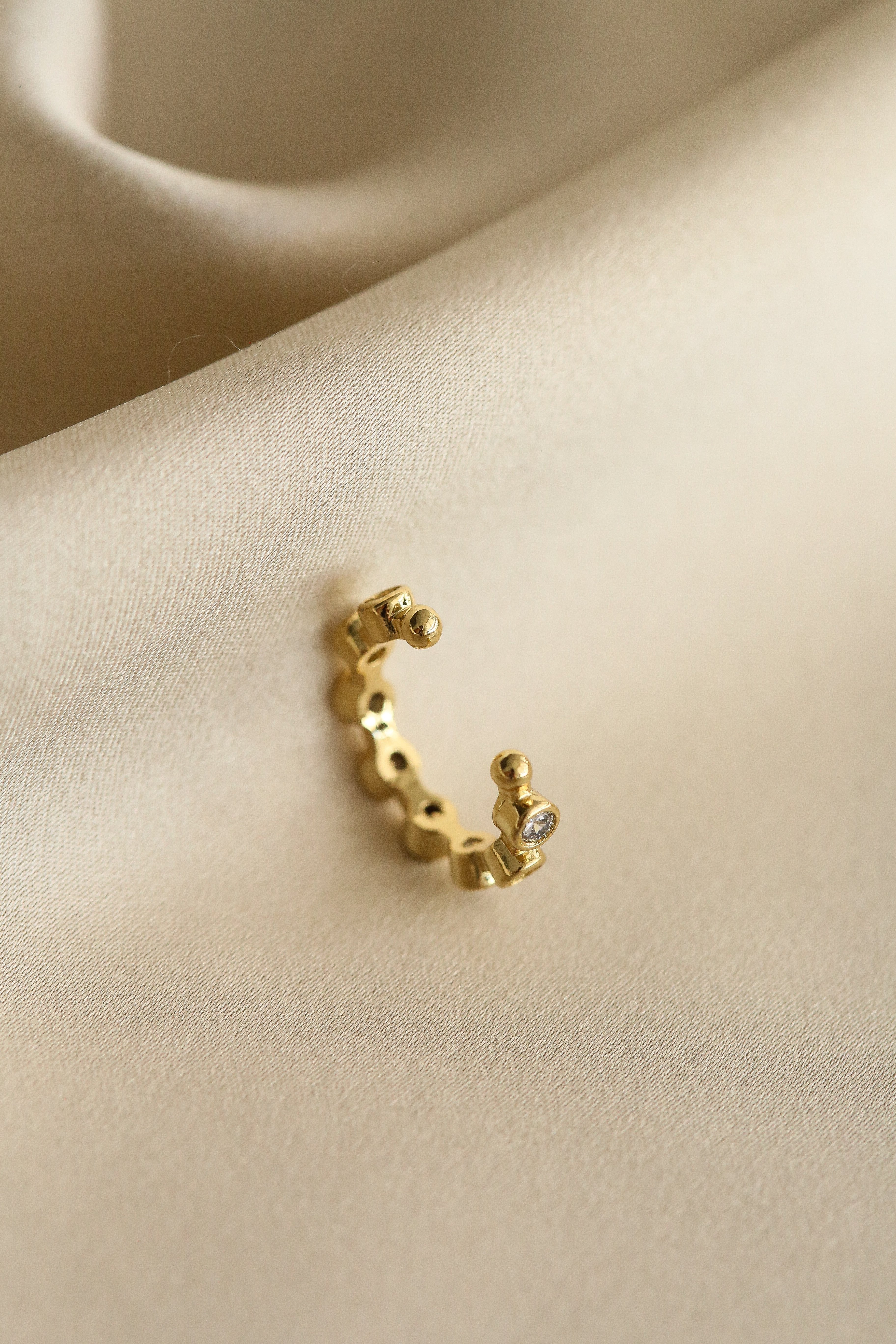 Hilda Ear Cuff - Boutique Minimaliste has waterproof, durable, elegant and vintage inspired jewelry