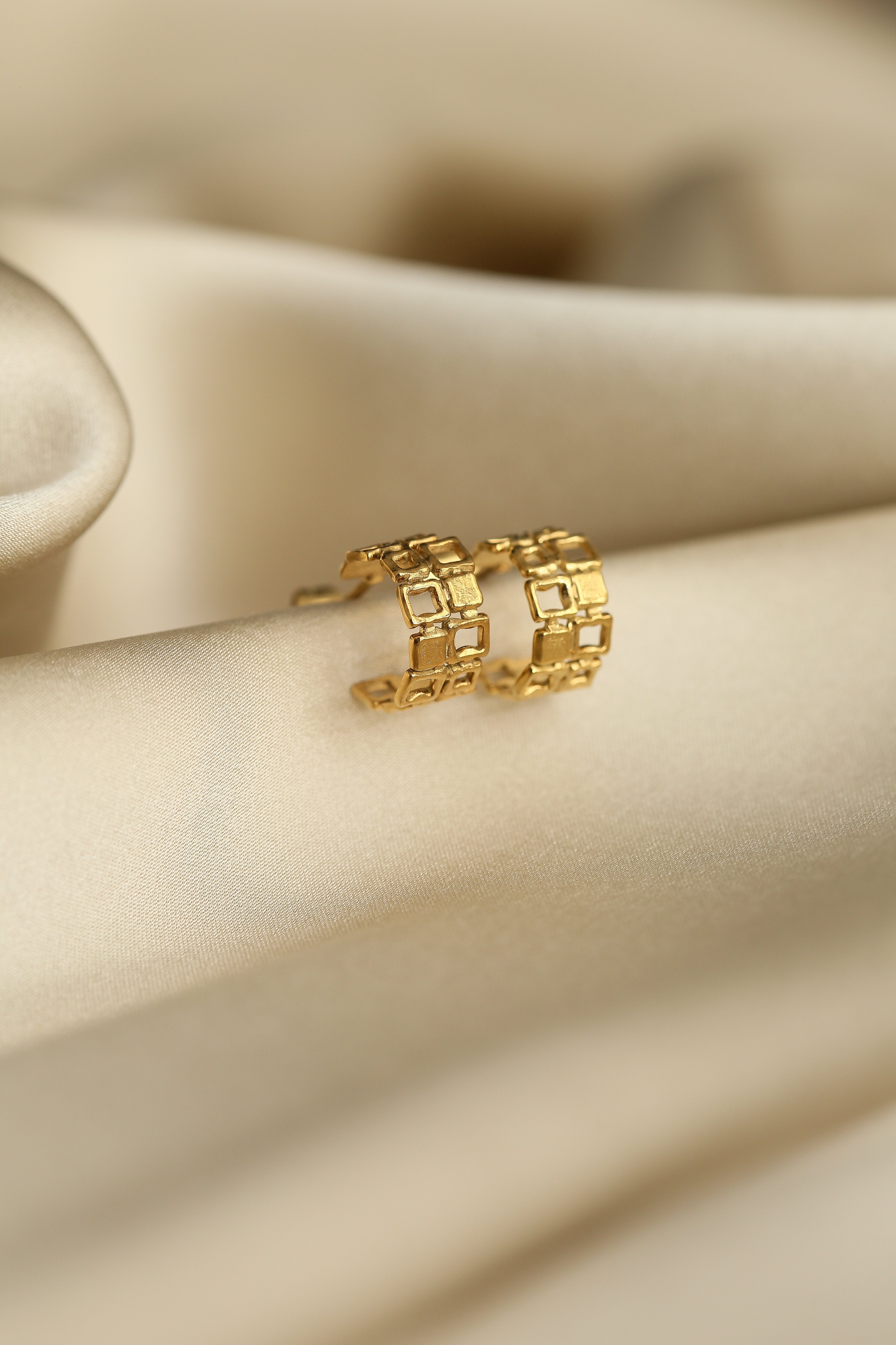 Hilton Huggies - Boutique Minimaliste has waterproof, durable, elegant and vintage inspired jewelry
