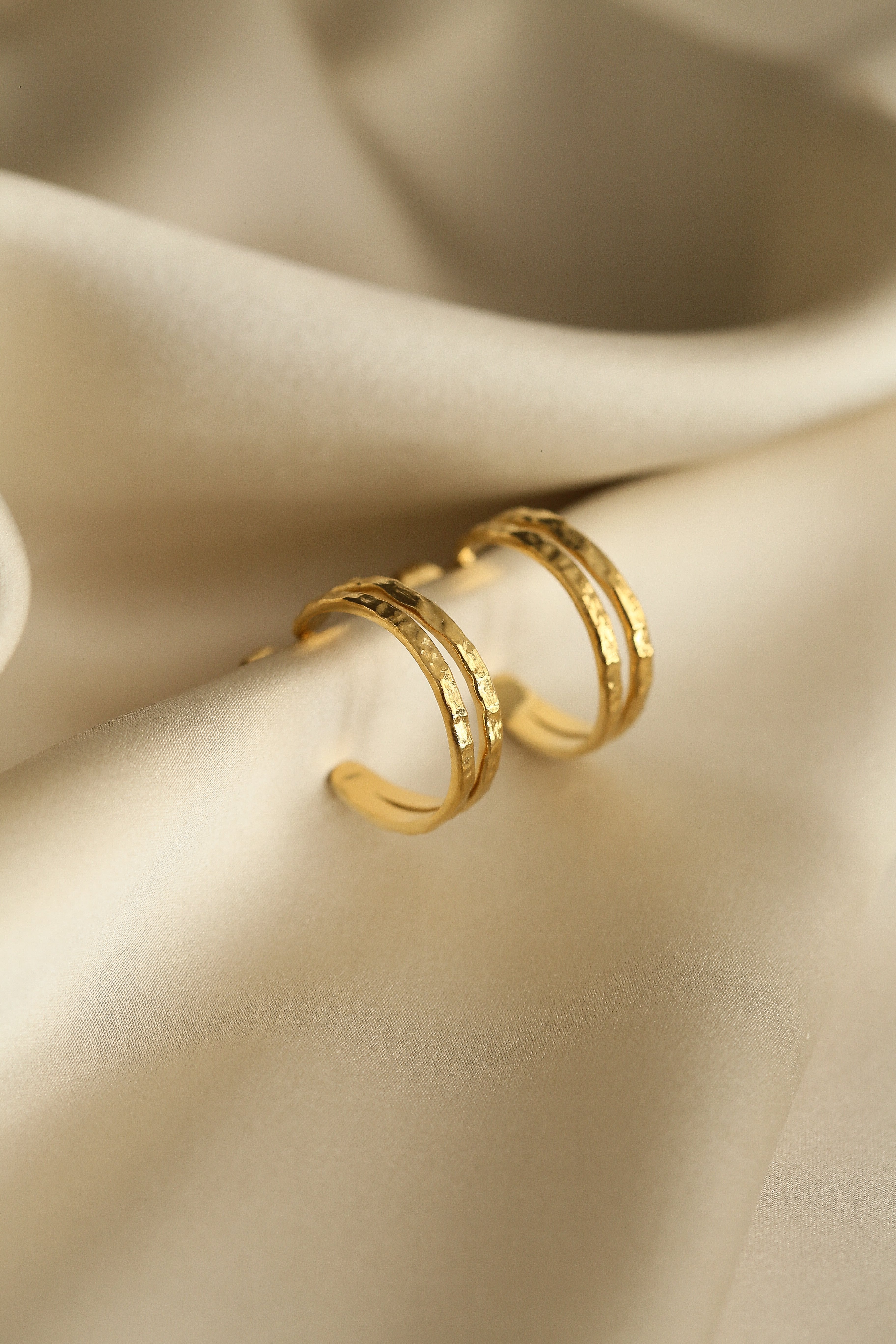 Hugo Hoop Earrings - Boutique Minimaliste has waterproof, durable, elegant and vintage inspired jewelry
