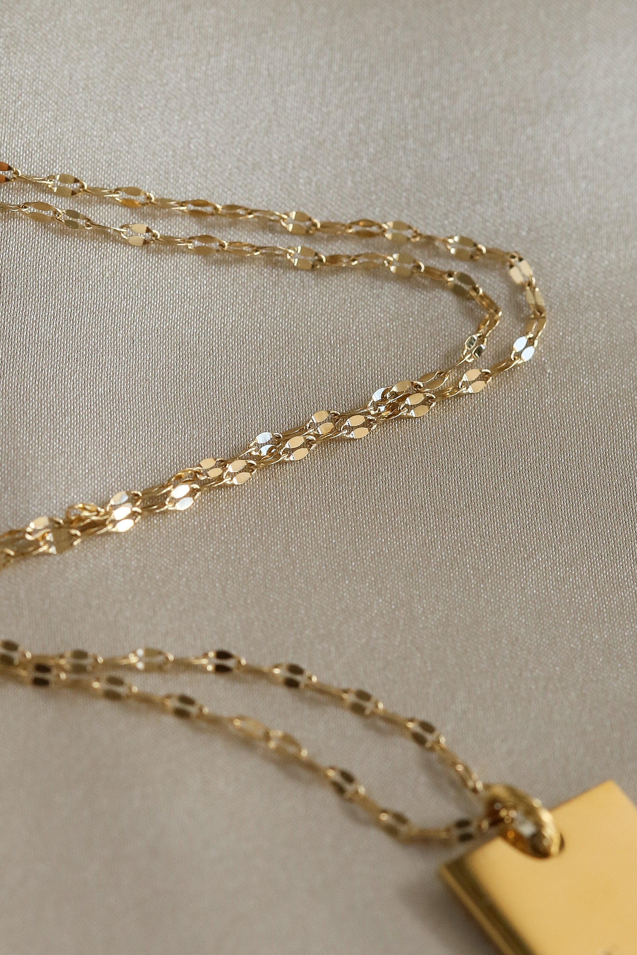 Ila Necklace - Boutique Minimaliste has waterproof, durable, elegant and vintage inspired jewelry
