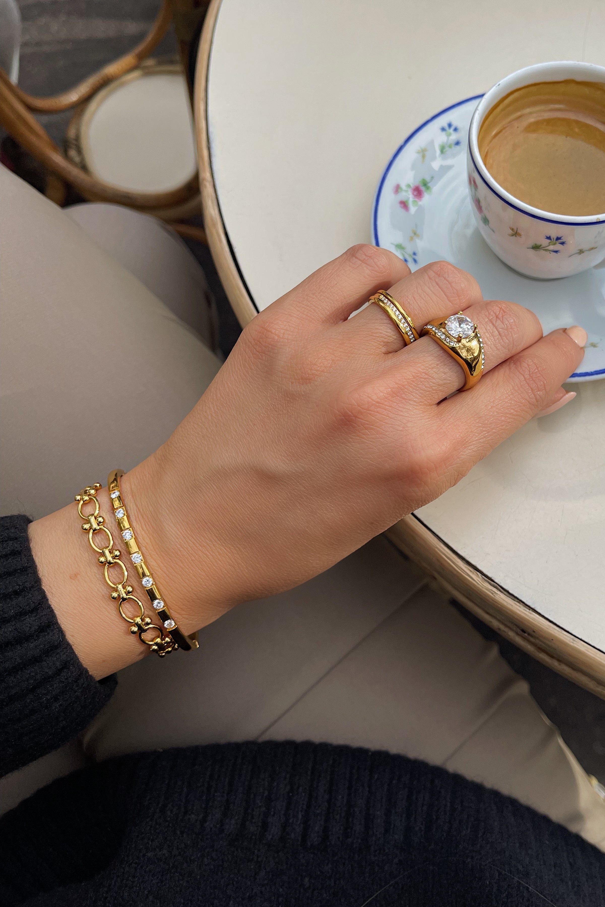 Ilaria Cuff - Boutique Minimaliste has waterproof, durable, elegant and vintage inspired jewelry