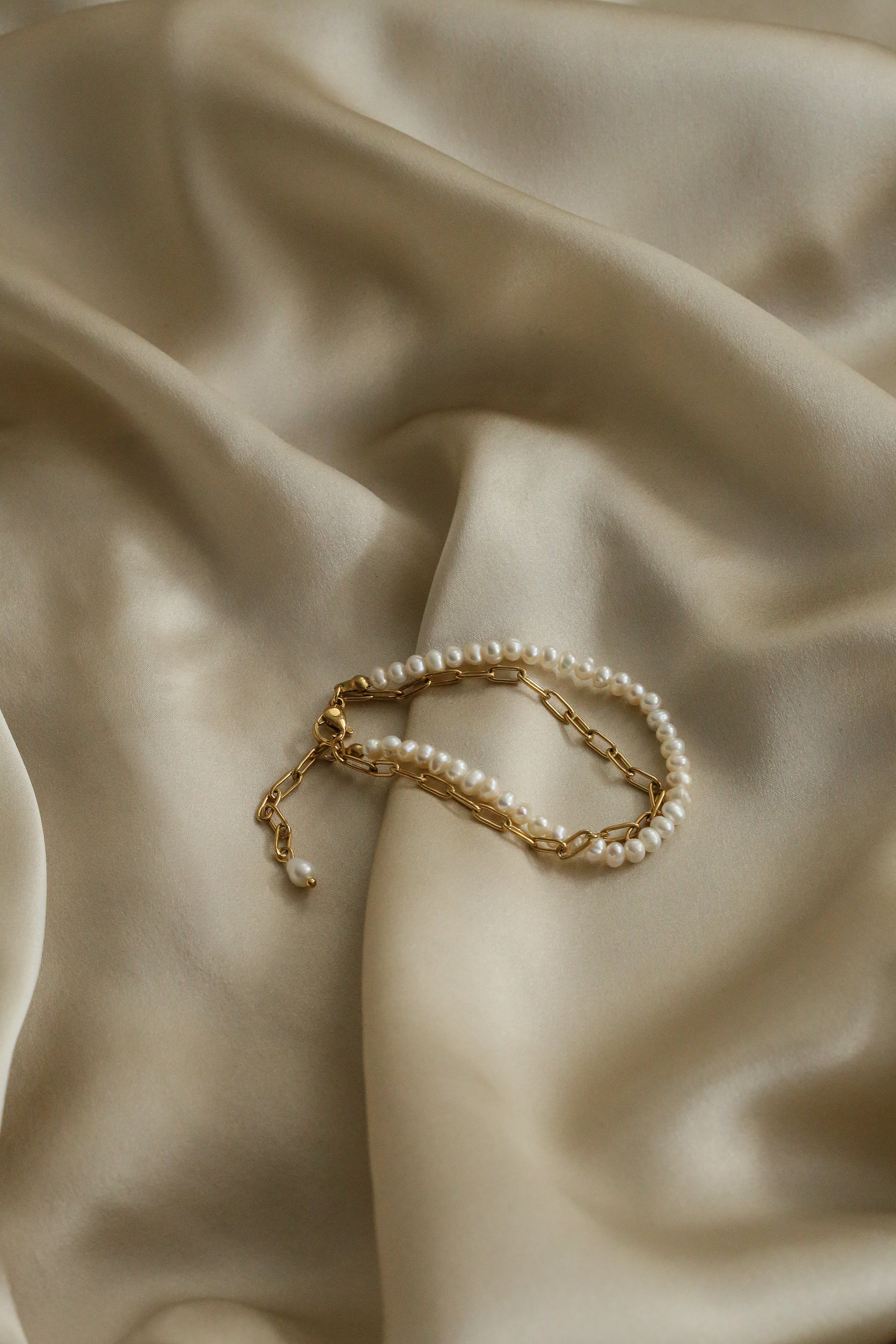Indiana Bracelet - Boutique Minimaliste has waterproof, durable, elegant and vintage inspired jewelry