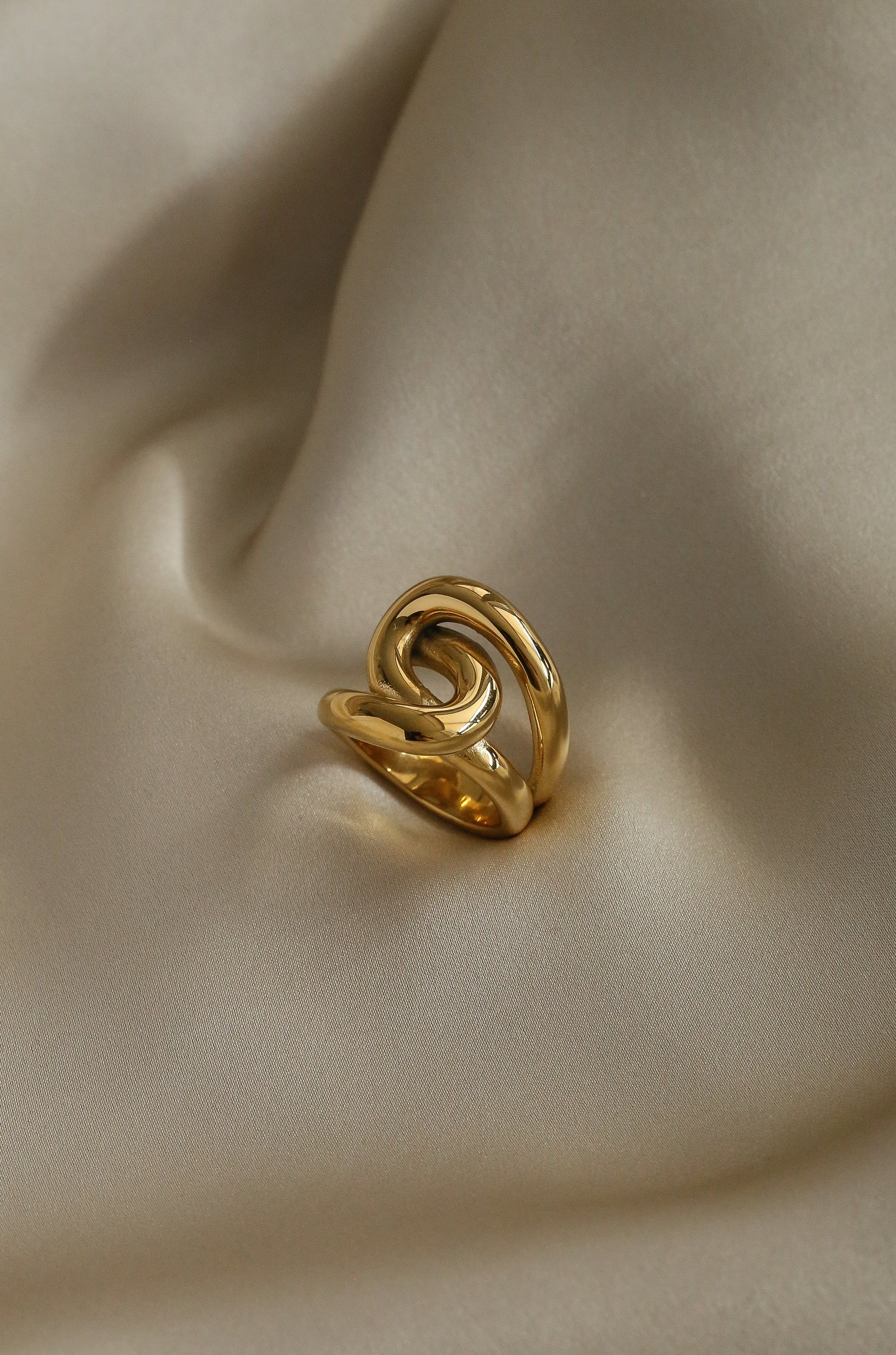 Infinity Ring - Boutique Minimaliste has waterproof, durable, elegant and vintage inspired jewelry