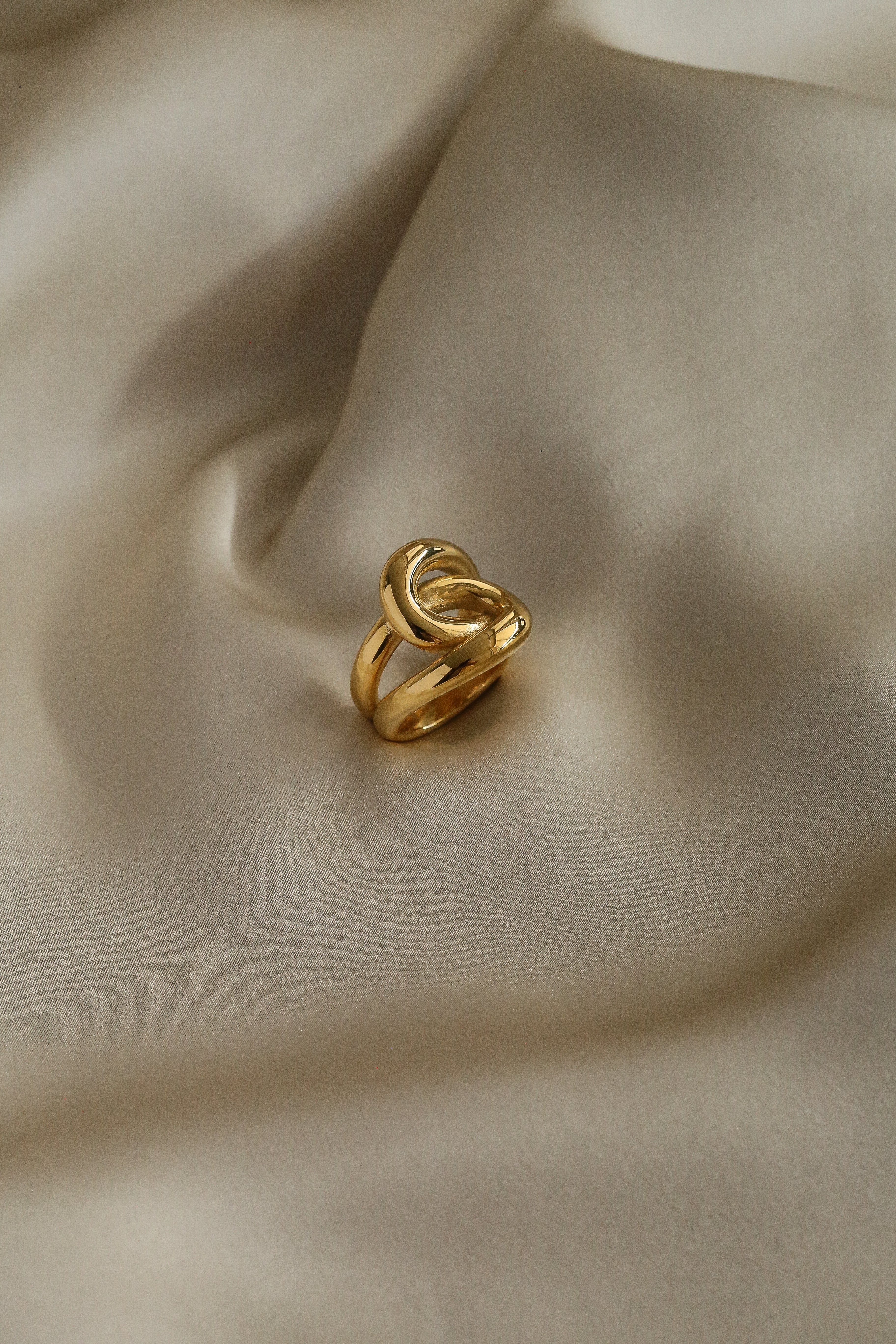 Infinity Ring - Boutique Minimaliste has waterproof, durable, elegant and vintage inspired jewelry