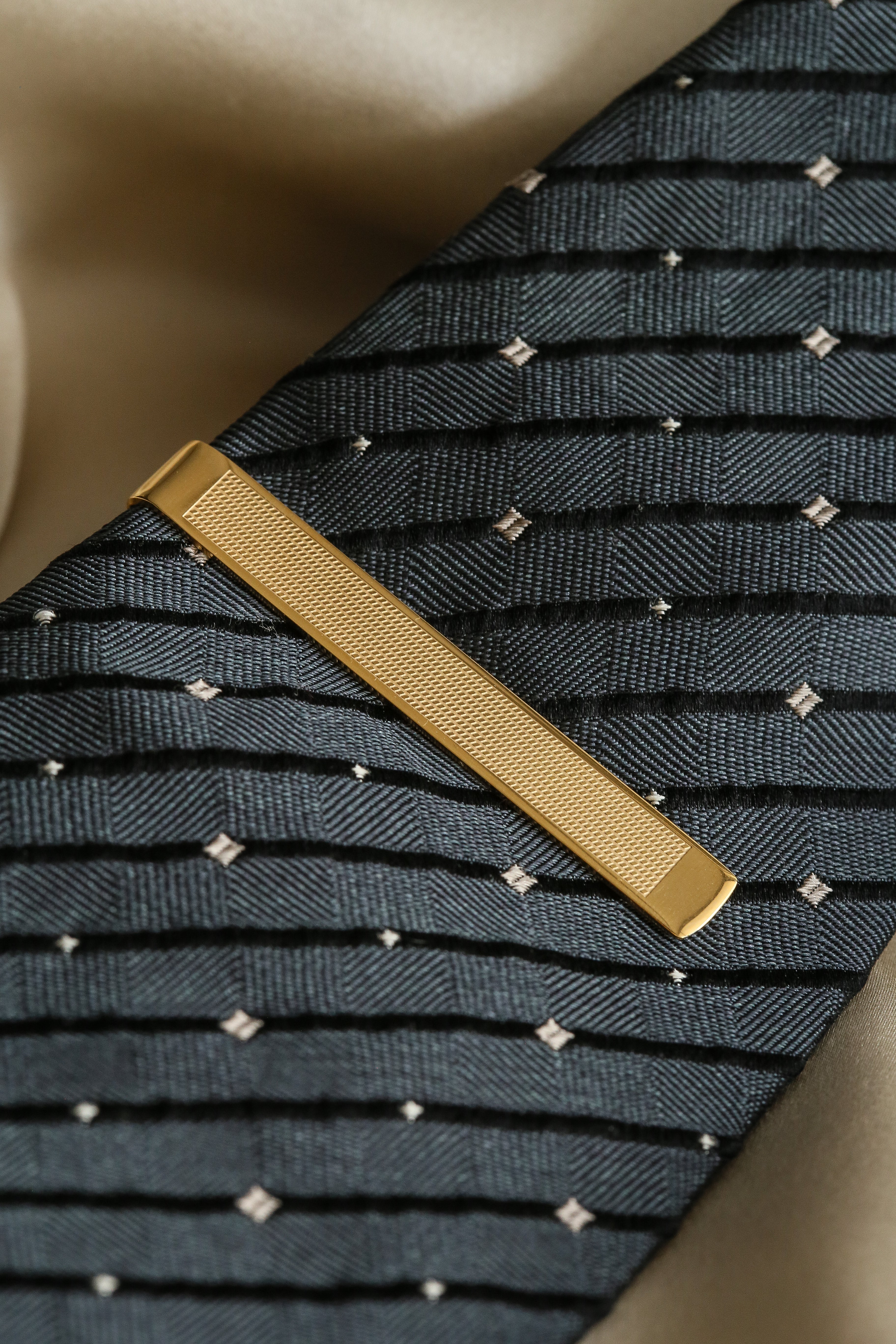 Isaac Tie Clip - Boutique Minimaliste has waterproof, durable, elegant and vintage inspired jewelry