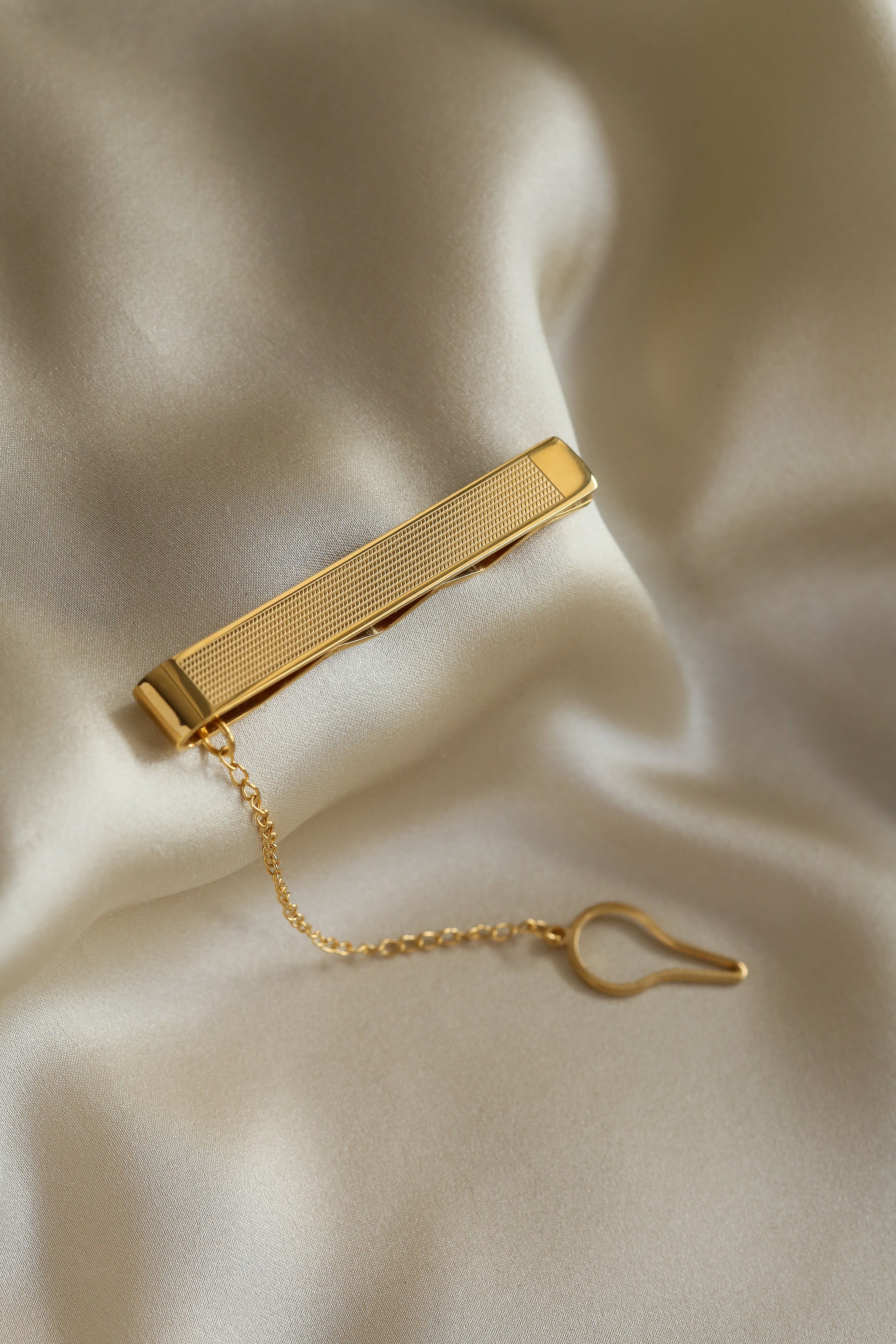 Isaac Tie Clip - Boutique Minimaliste has waterproof, durable, elegant and vintage inspired jewelry