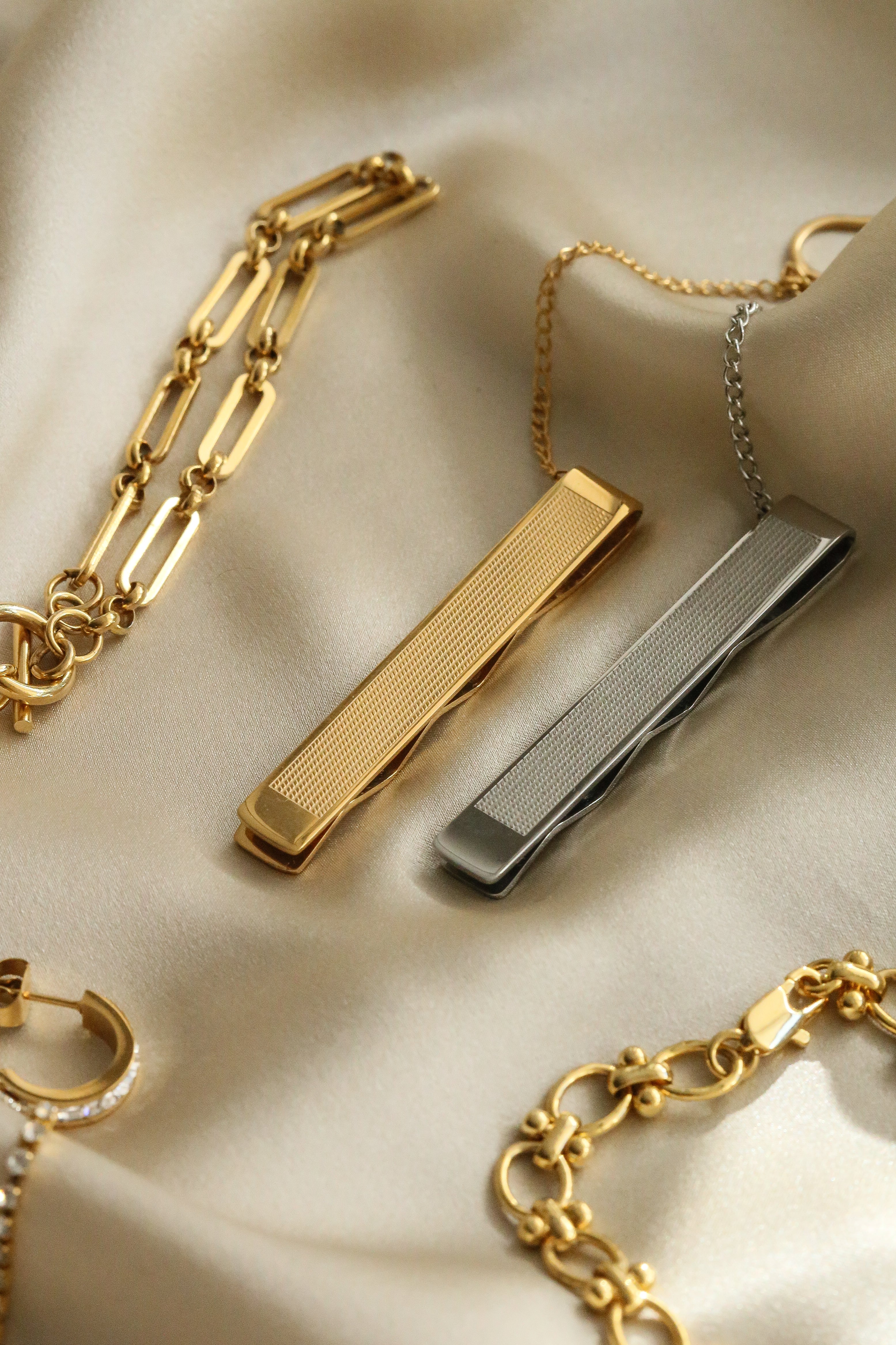 Isaac Tie Clip - Boutique Minimaliste has waterproof, durable, elegant and vintage inspired jewelry