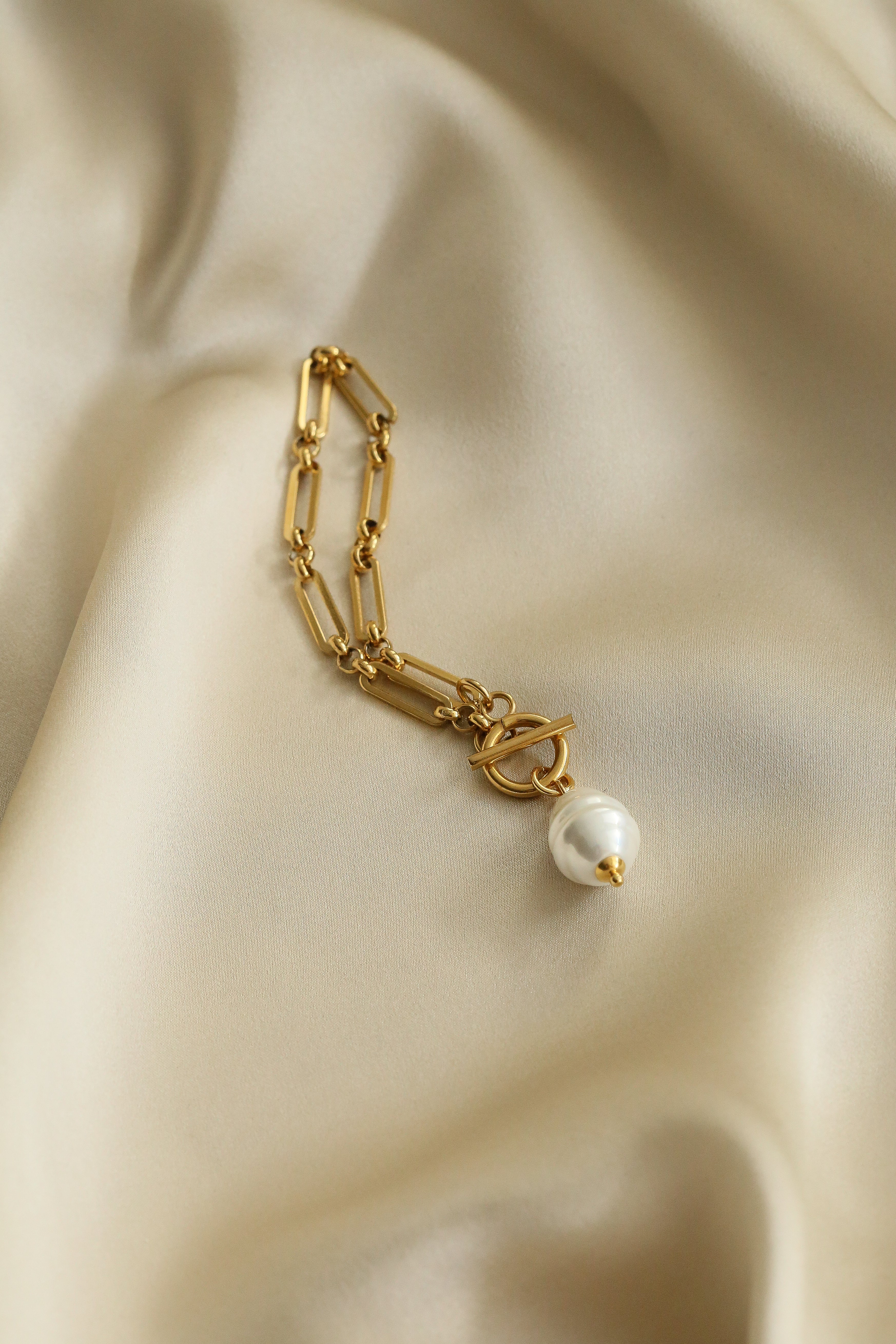 Isla Bracelet - Boutique Minimaliste has waterproof, durable, elegant and vintage inspired jewelry