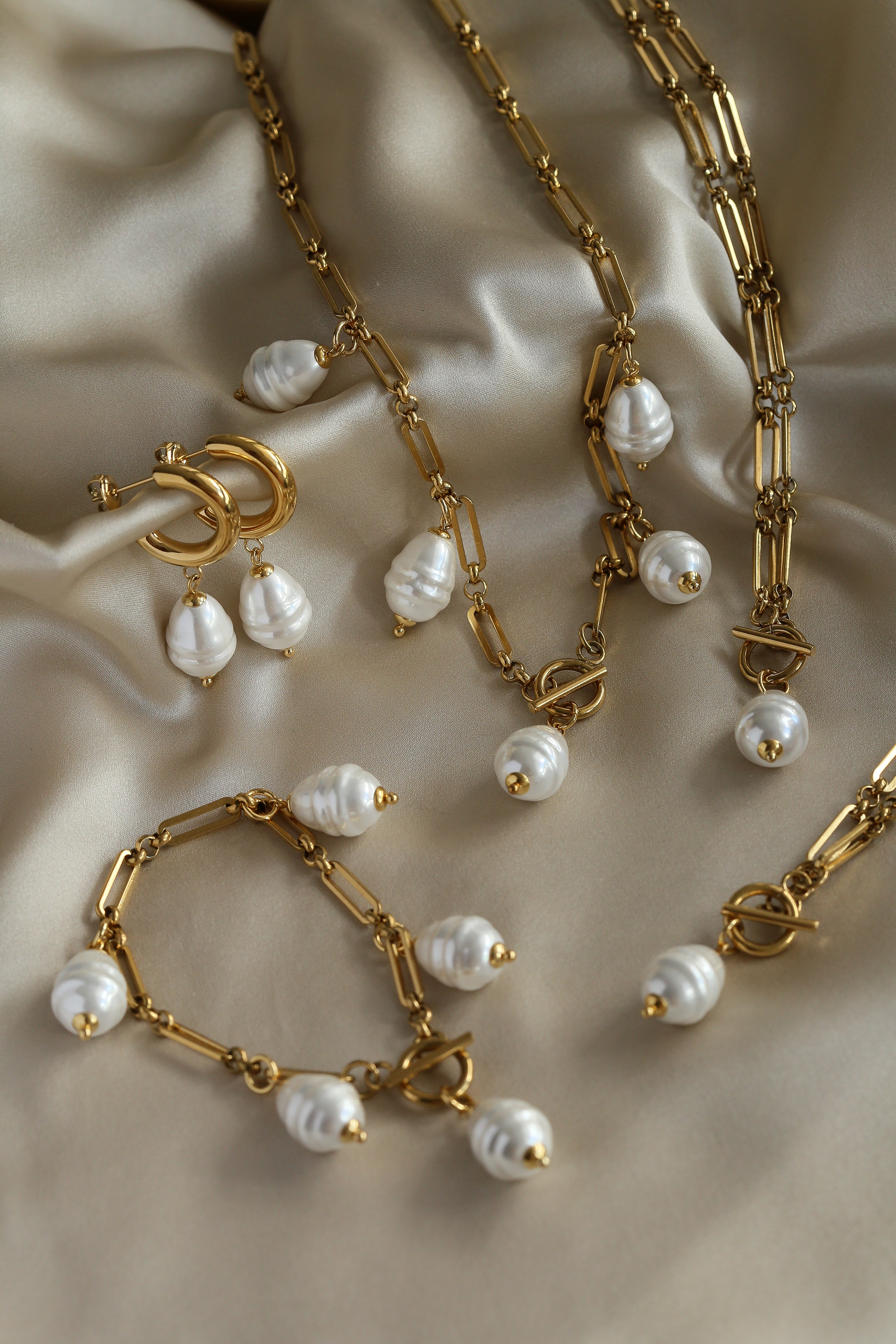 Isla Bracelet - Boutique Minimaliste has waterproof, durable, elegant and vintage inspired jewelry