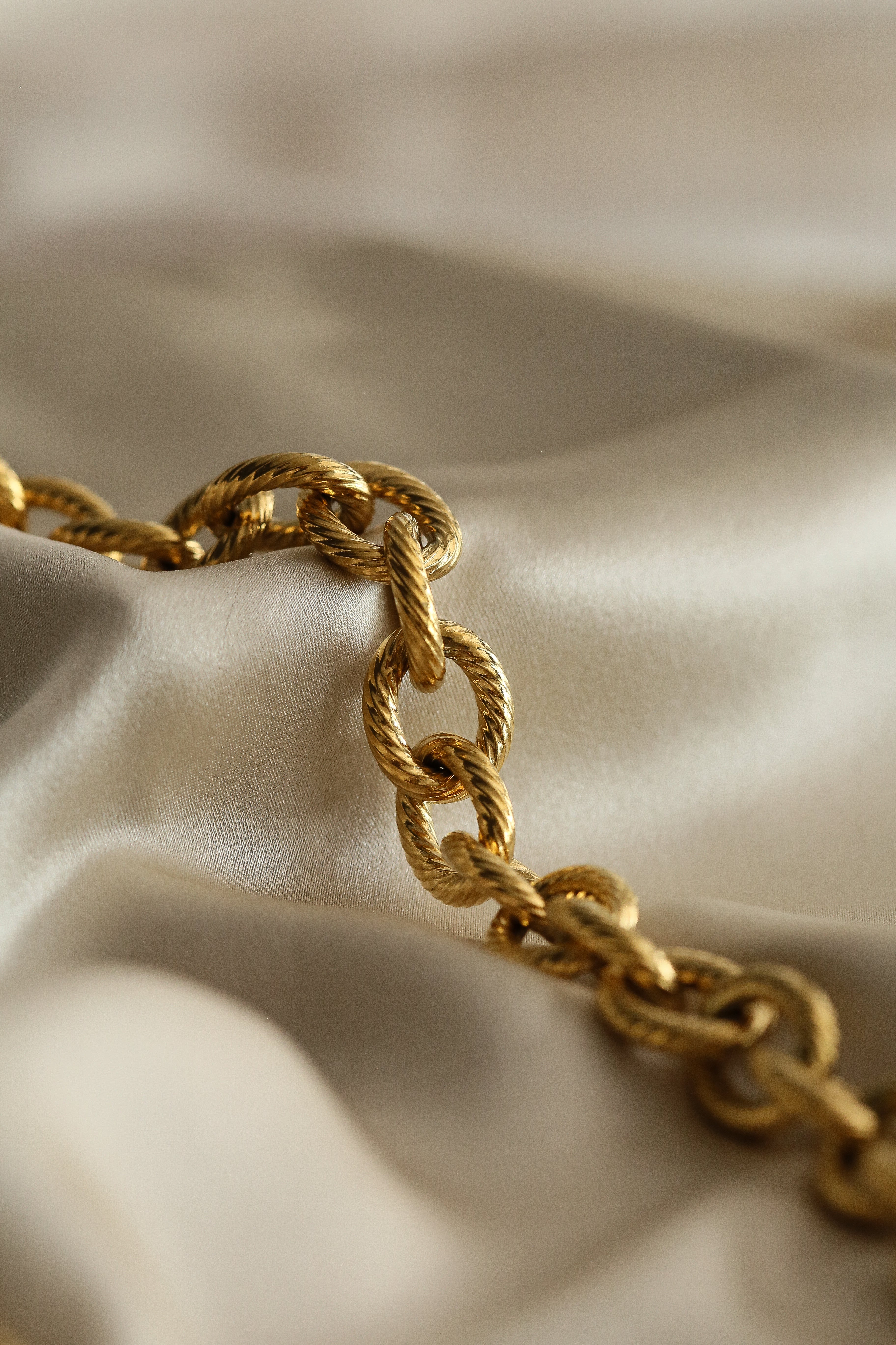 Jacqueline Necklace - Boutique Minimaliste has waterproof, durable, elegant and vintage inspired jewelry