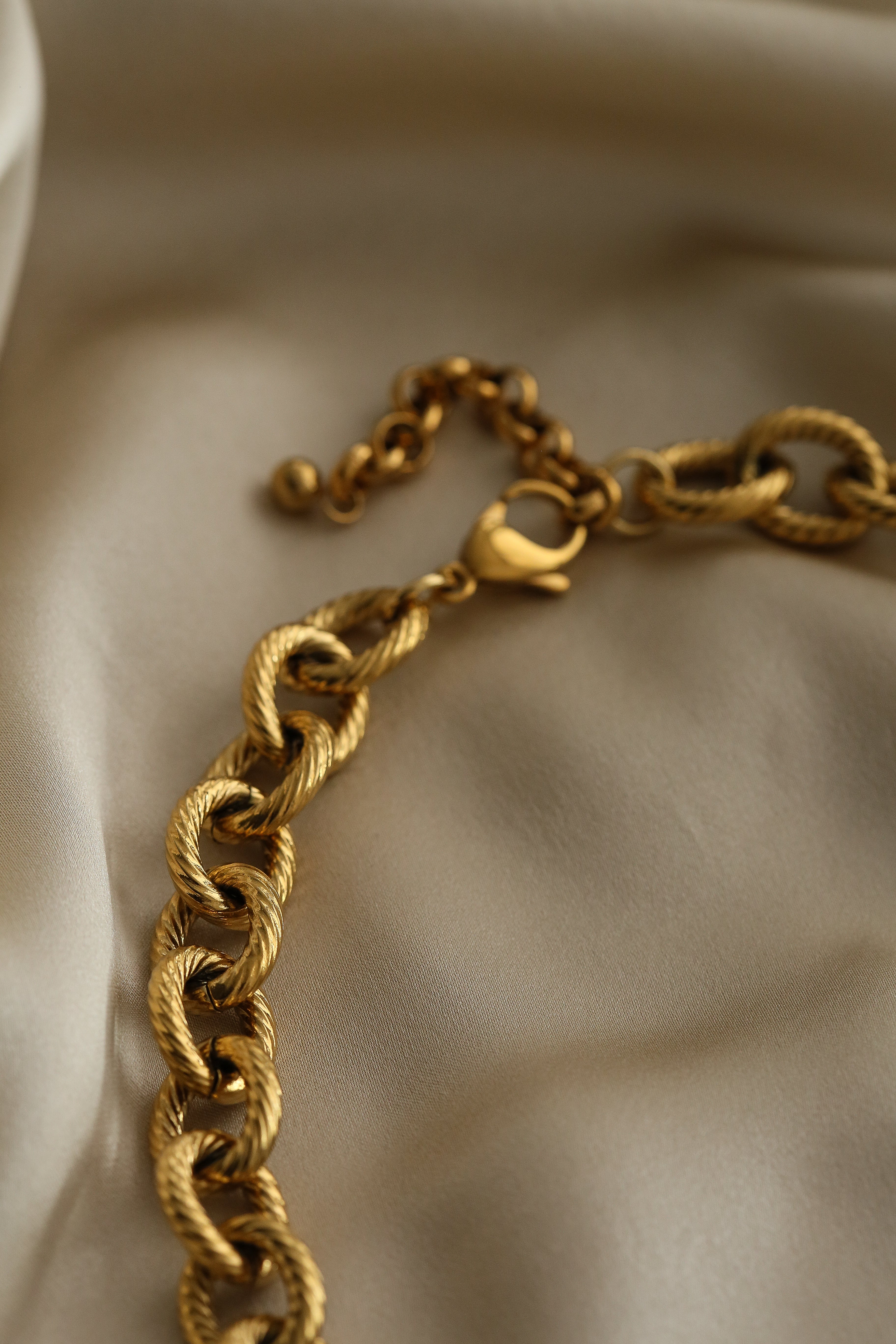 Jacqueline Necklace - Boutique Minimaliste has waterproof, durable, elegant and vintage inspired jewelry