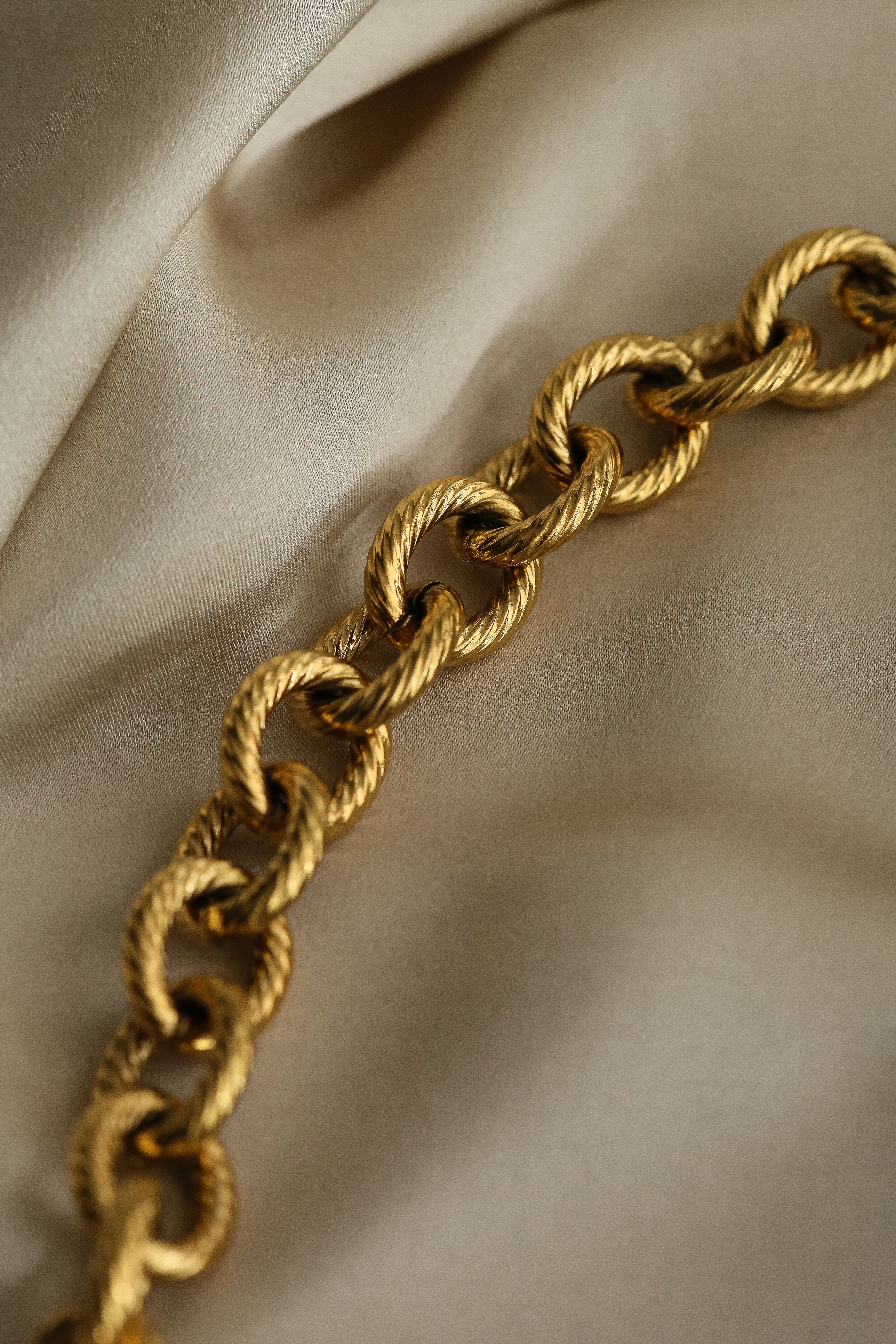 Jacqueline Necklace - Boutique Minimaliste has waterproof, durable, elegant and vintage inspired jewelry