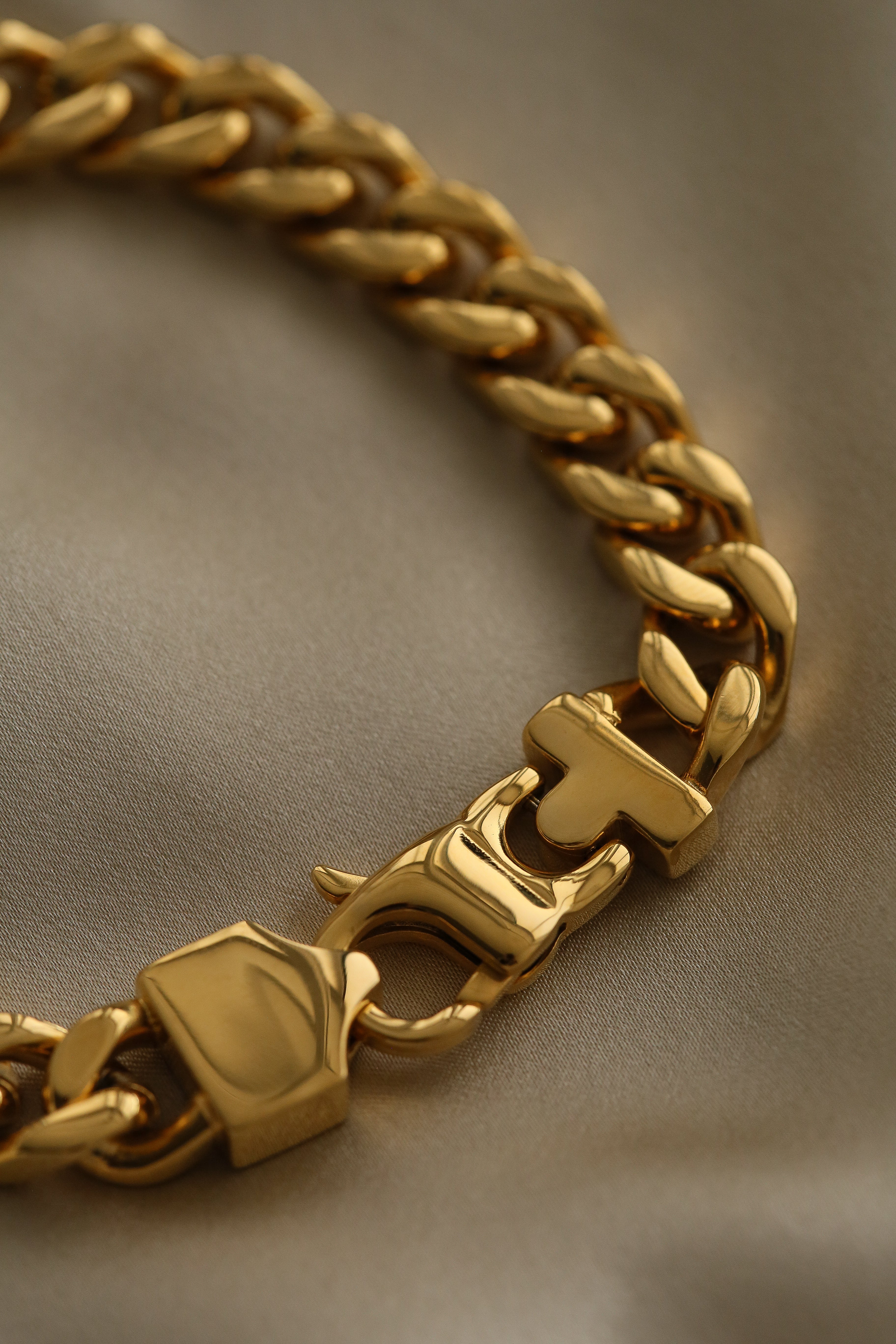 Jane Bracelet - Boutique Minimaliste has waterproof, durable, elegant and vintage inspired jewelry