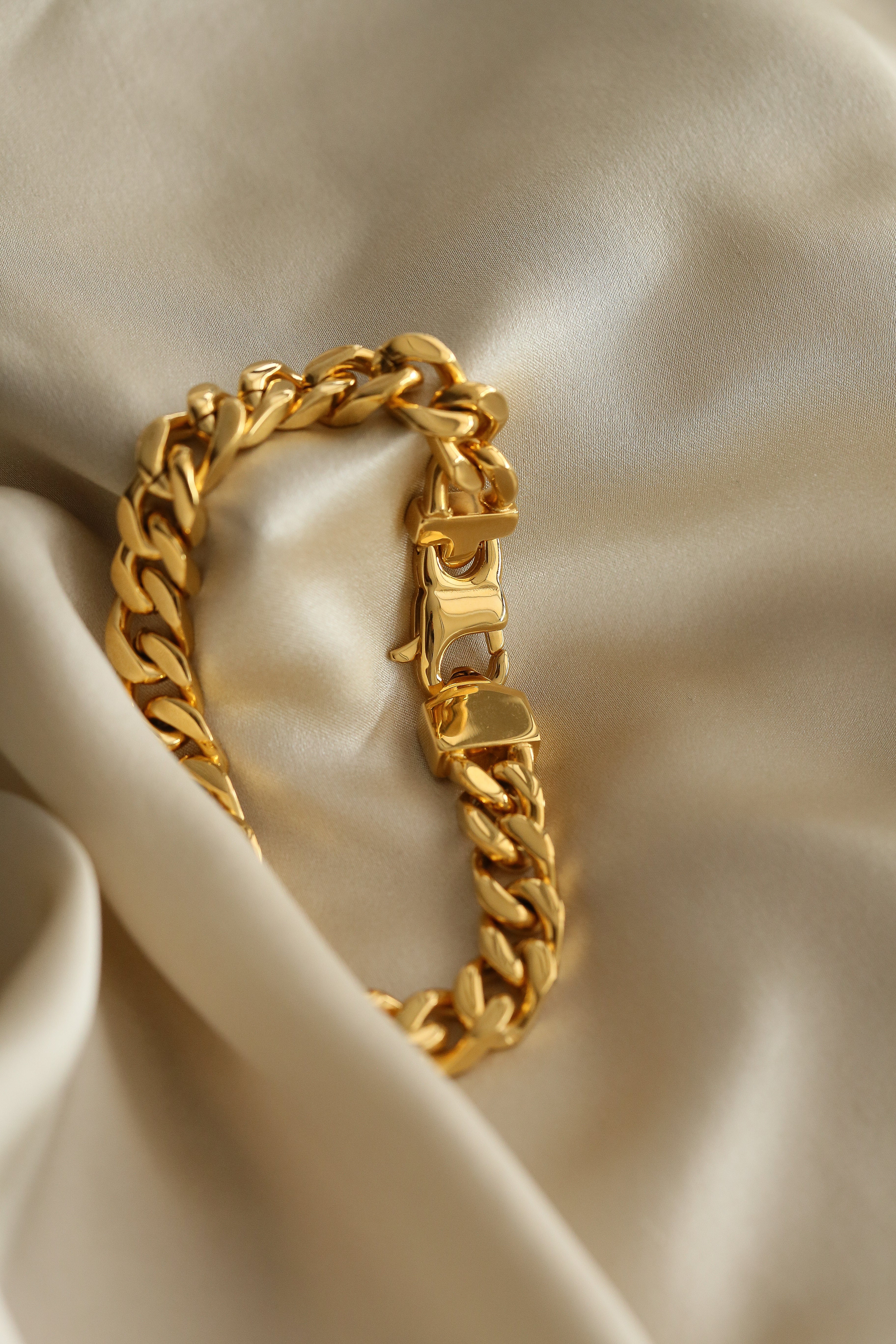Jane Bracelet - Boutique Minimaliste has waterproof, durable, elegant and vintage inspired jewelry