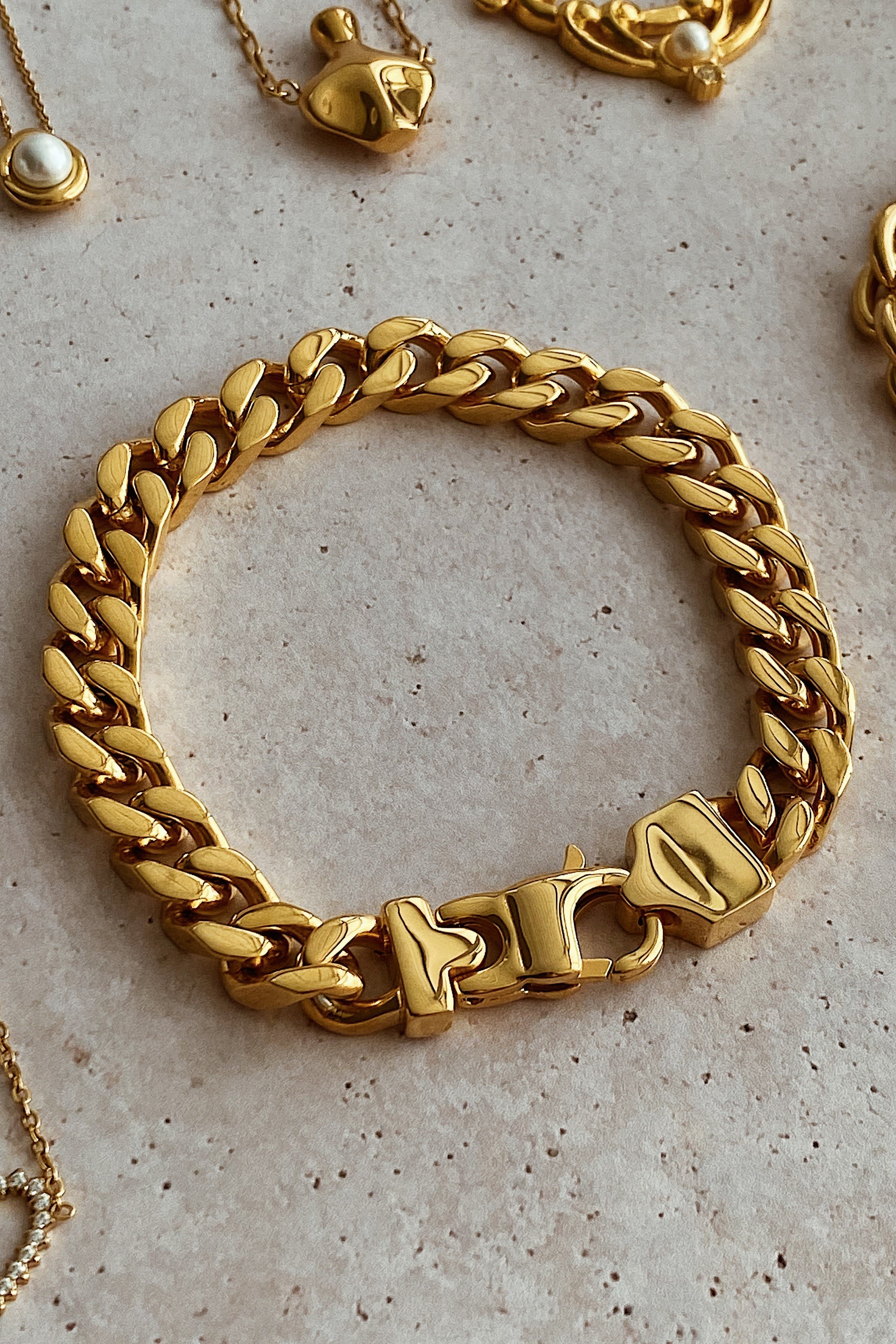 Jane Bracelet - Boutique Minimaliste has waterproof, durable, elegant and vintage inspired jewelry