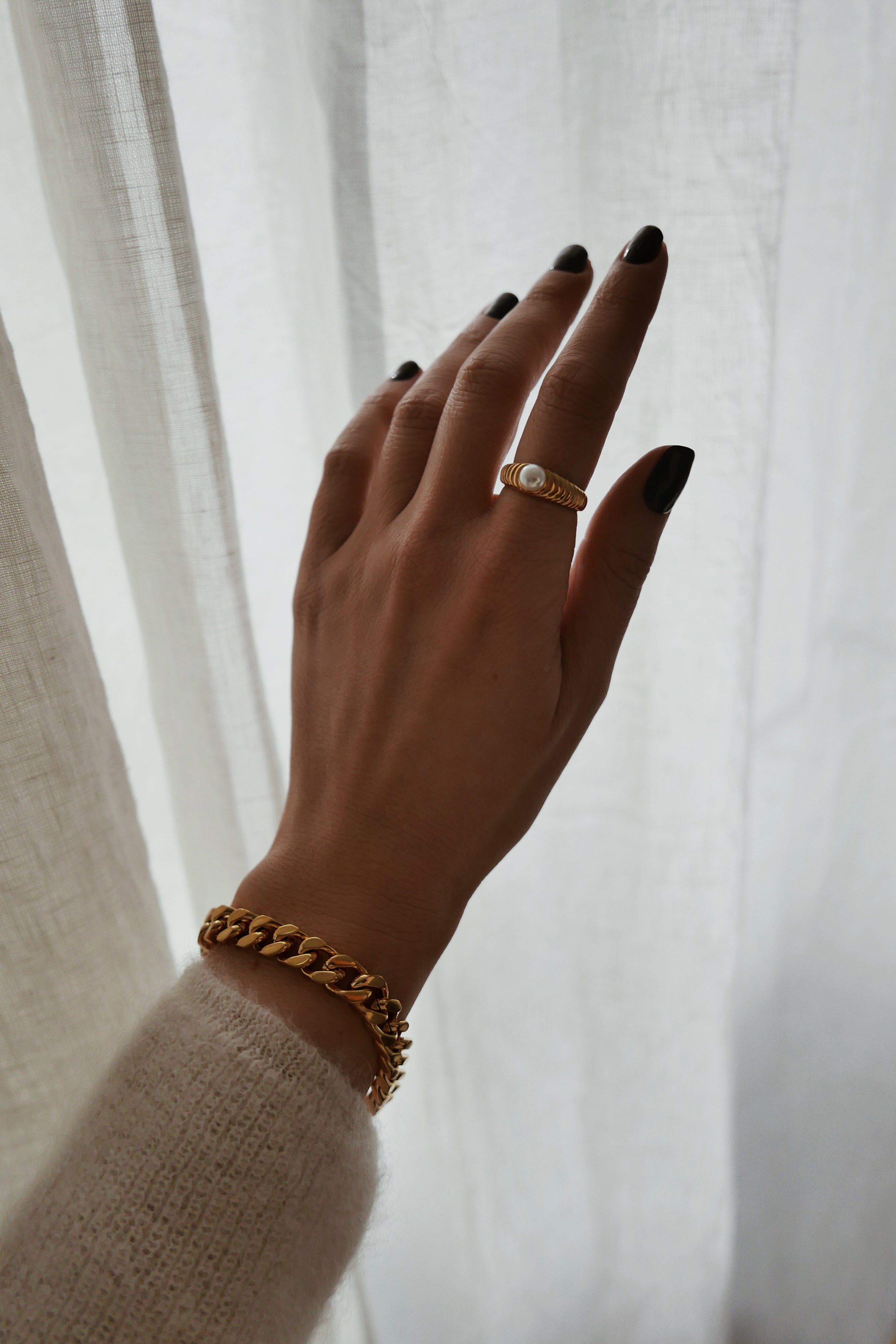 Jane Bracelet - Boutique Minimaliste has waterproof, durable, elegant and vintage inspired jewelry