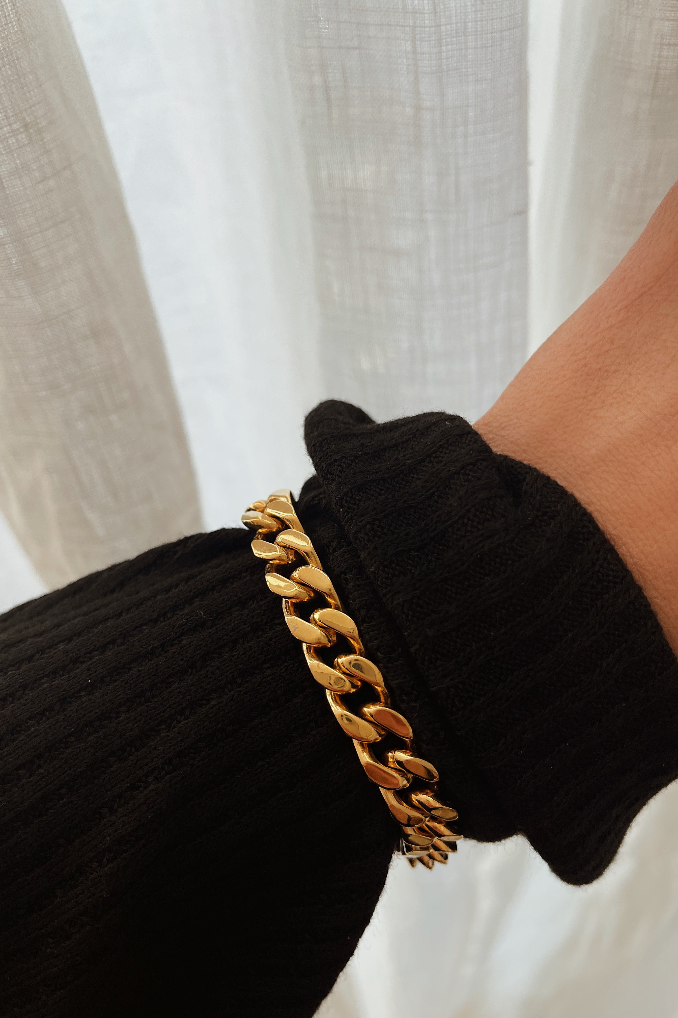 Jane Bracelet - Boutique Minimaliste has waterproof, durable, elegant and vintage inspired jewelry