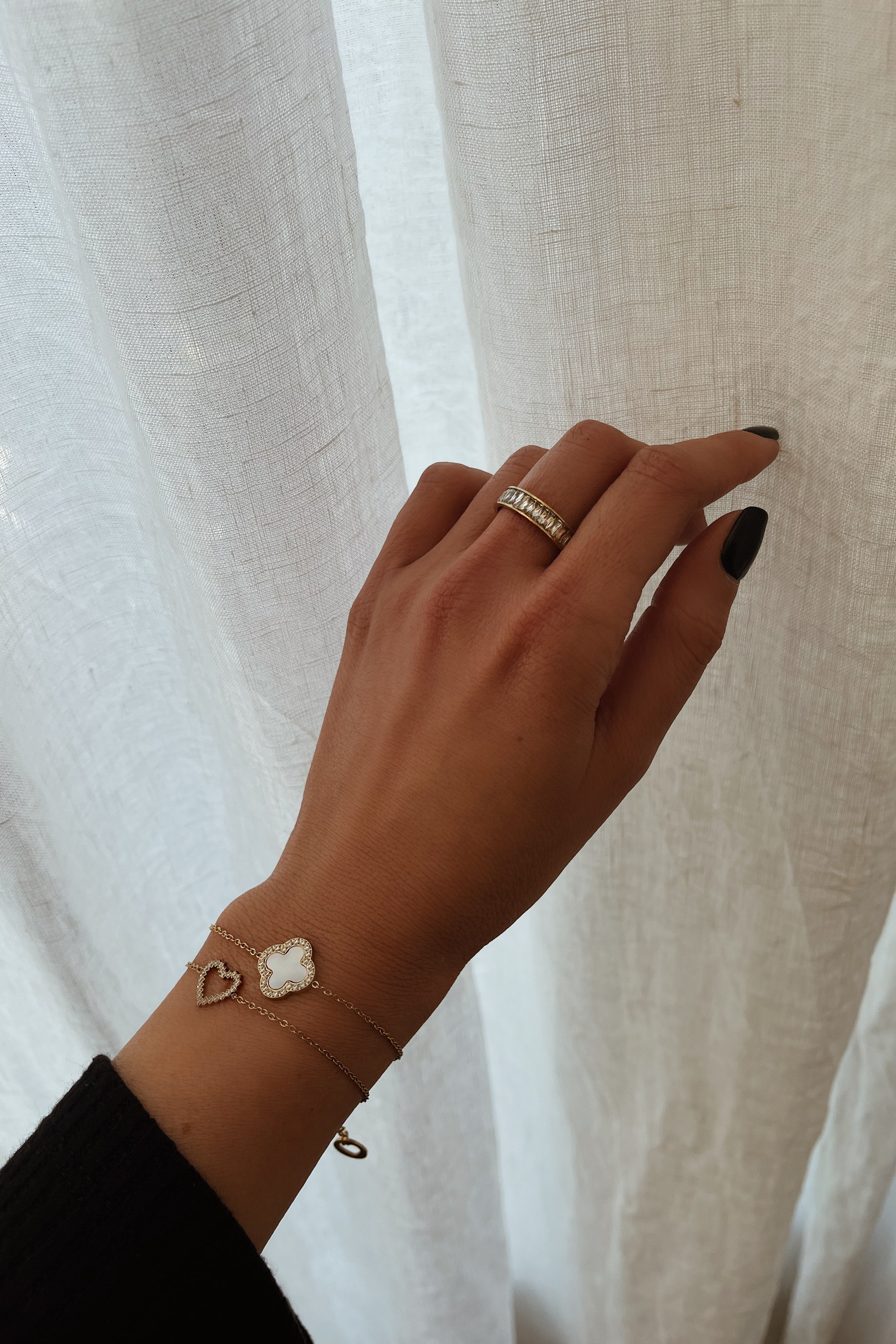 Jenna Ring - Boutique Minimaliste has waterproof, durable, elegant and vintage inspired jewelry