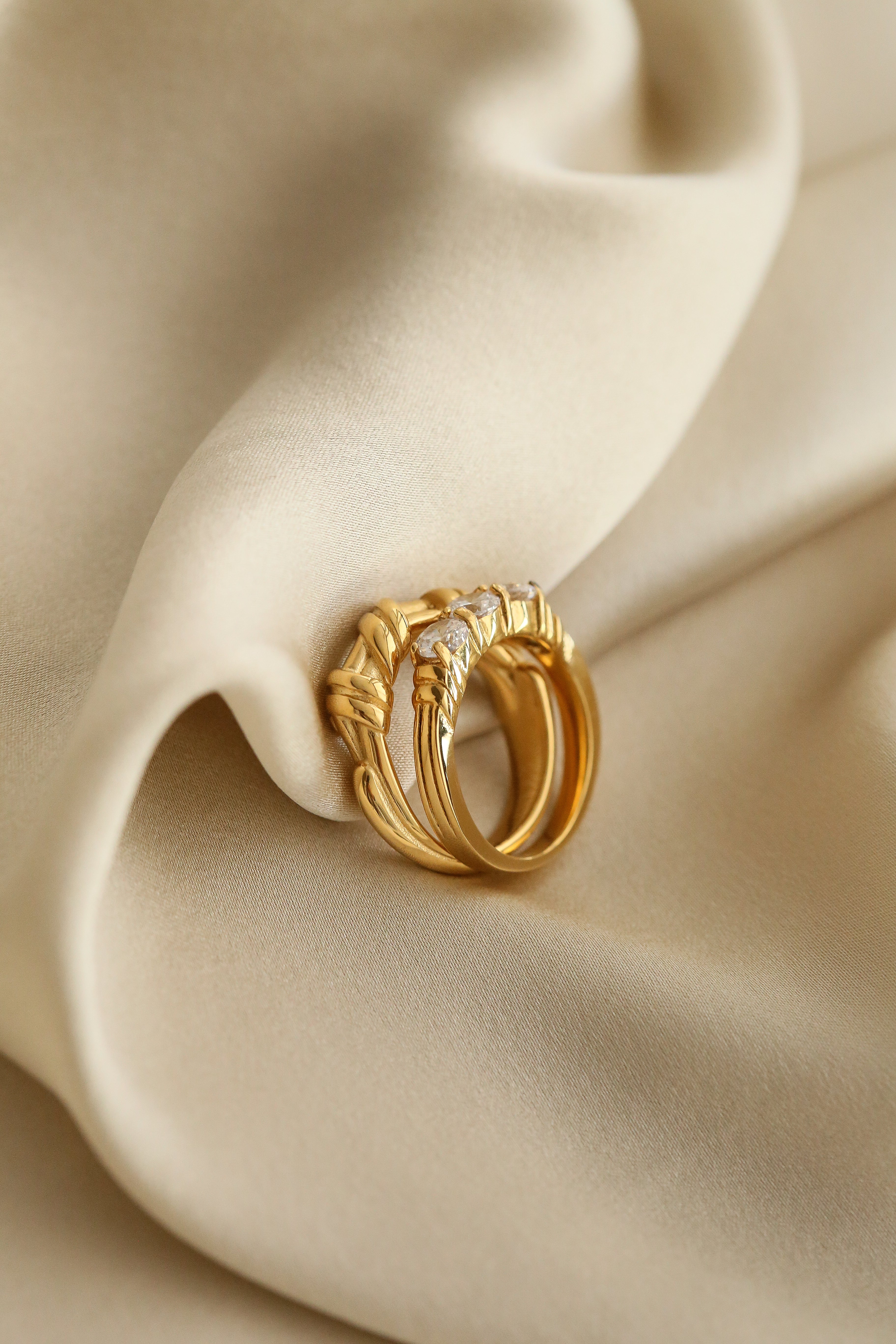 Joan Ring - Boutique Minimaliste has waterproof, durable, elegant and vintage inspired jewelry