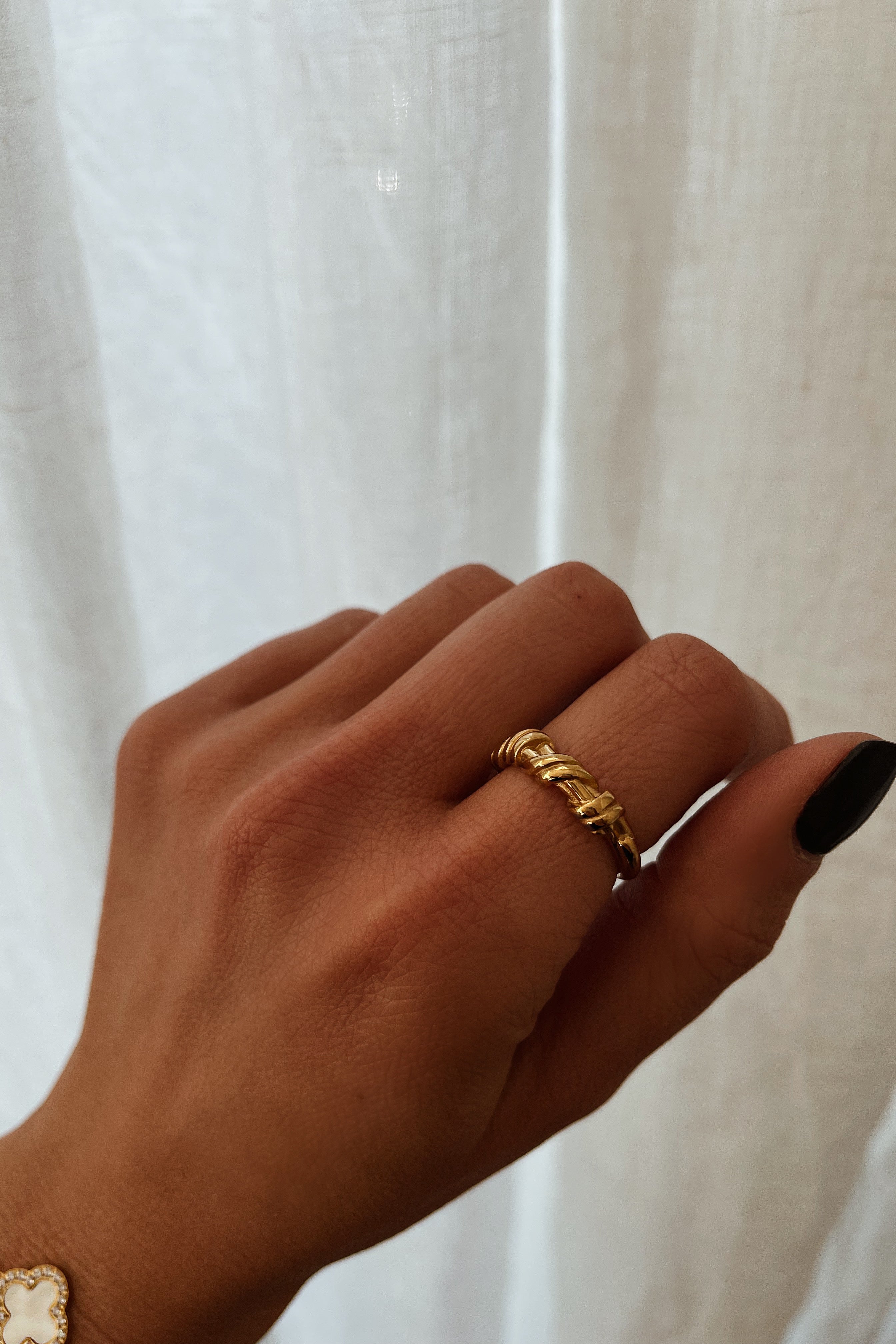 Joan Ring - Boutique Minimaliste has waterproof, durable, elegant and vintage inspired jewelry